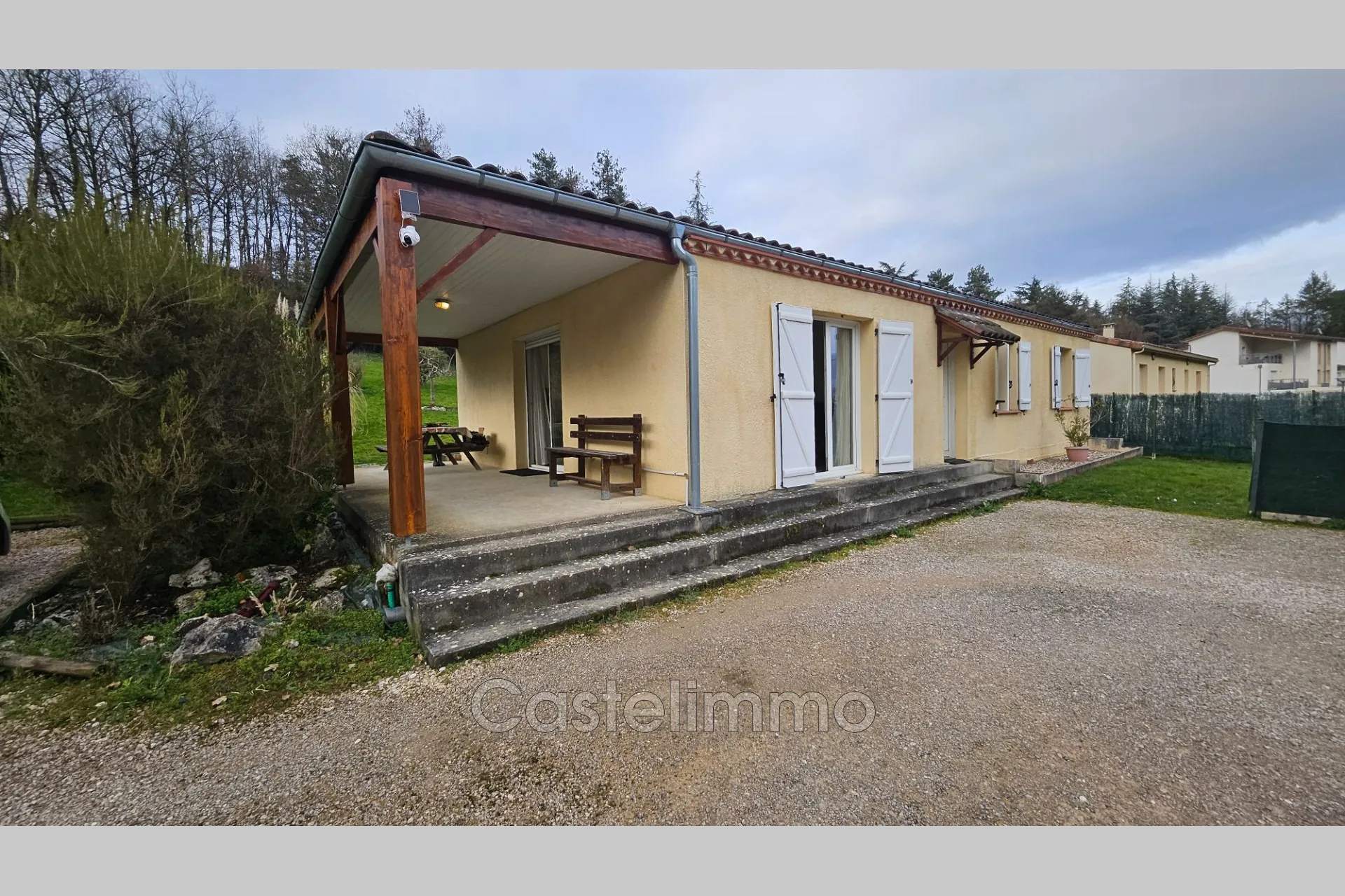 À vendre maison de plain-pied à Moissac avec jardin clos et terrasse