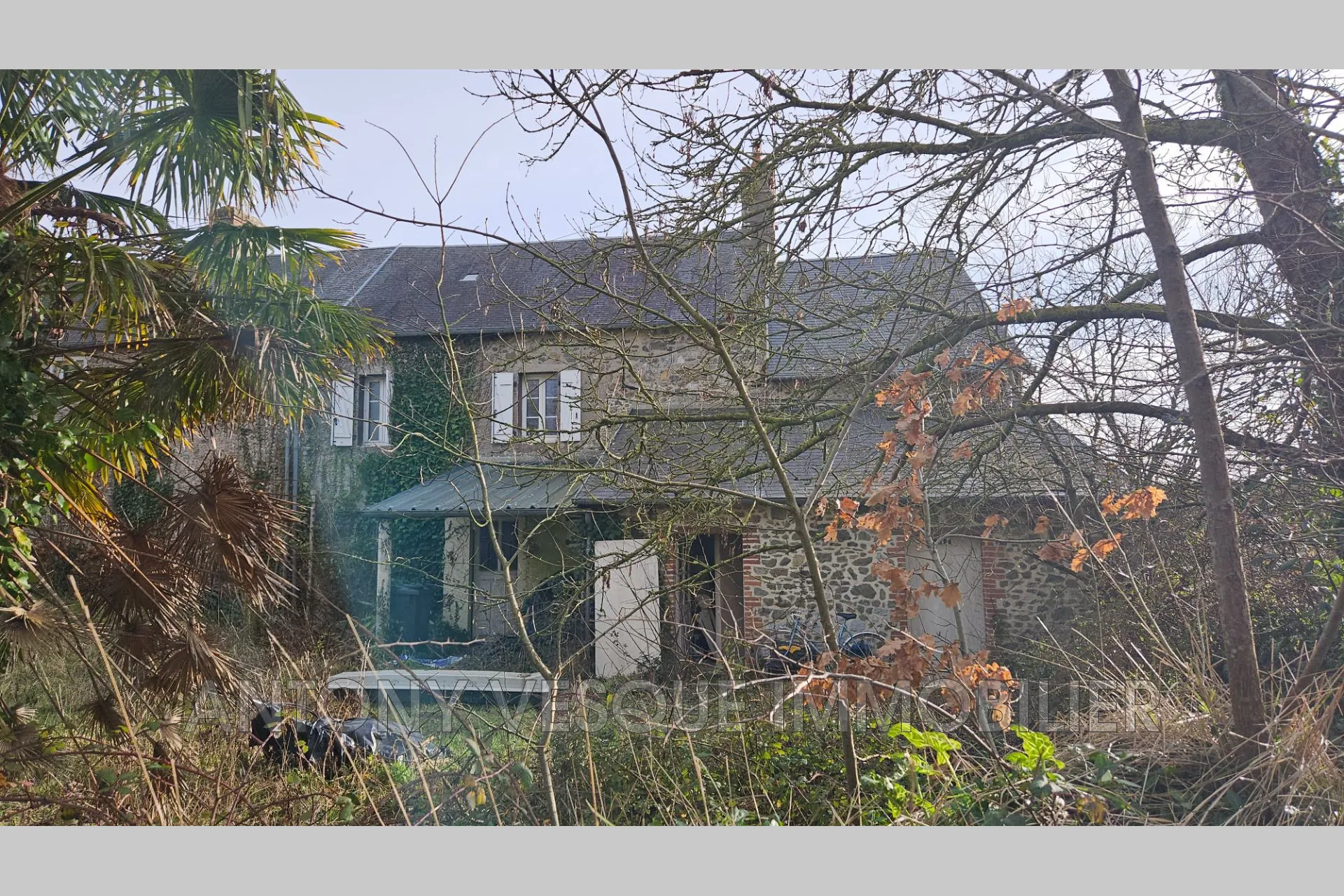 Maison en pierres à rénover proche d'Agon-Coutainville avec dépendance et terrain