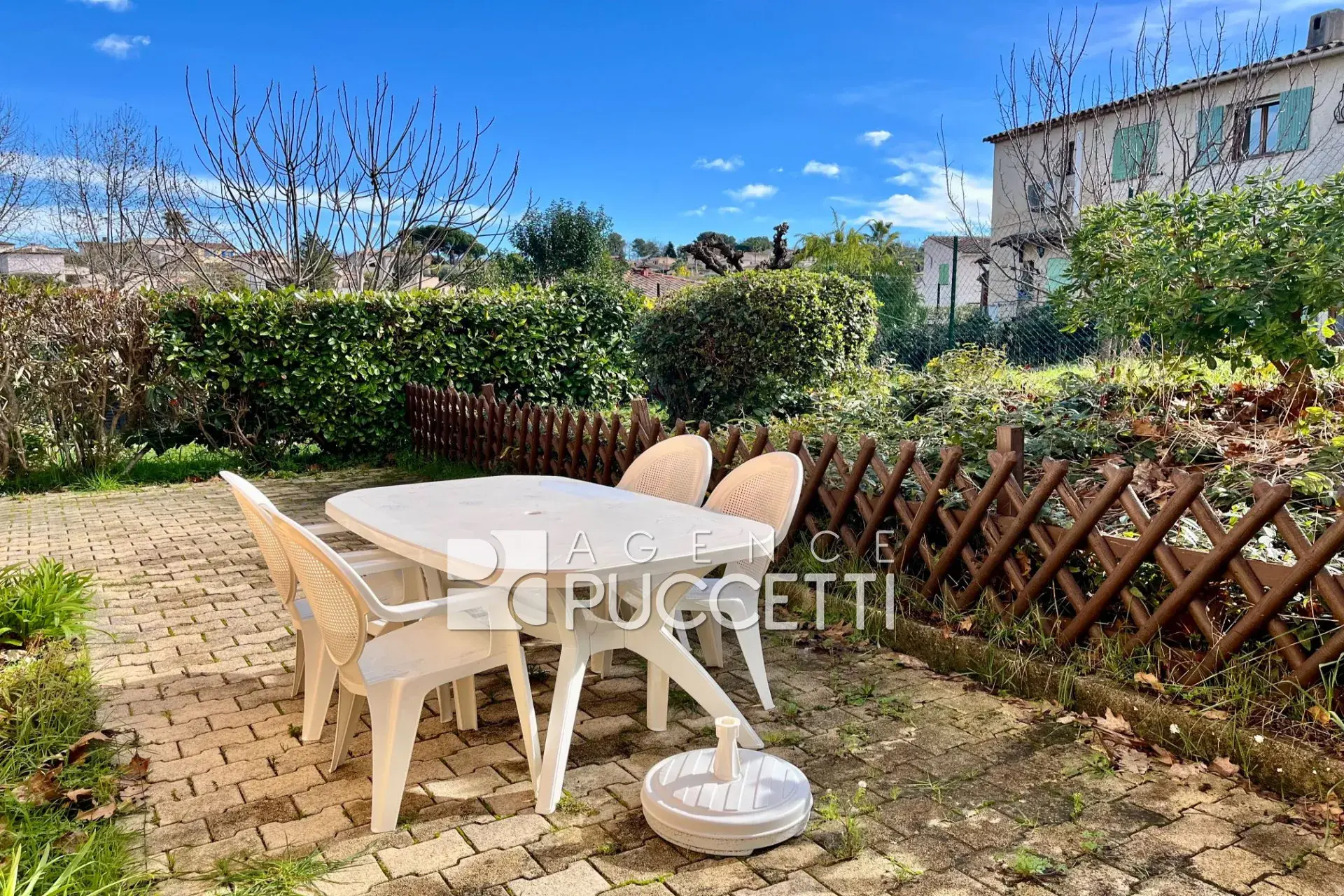 Villa T3 avec terrasse et piscine à Vence, résidence prisée