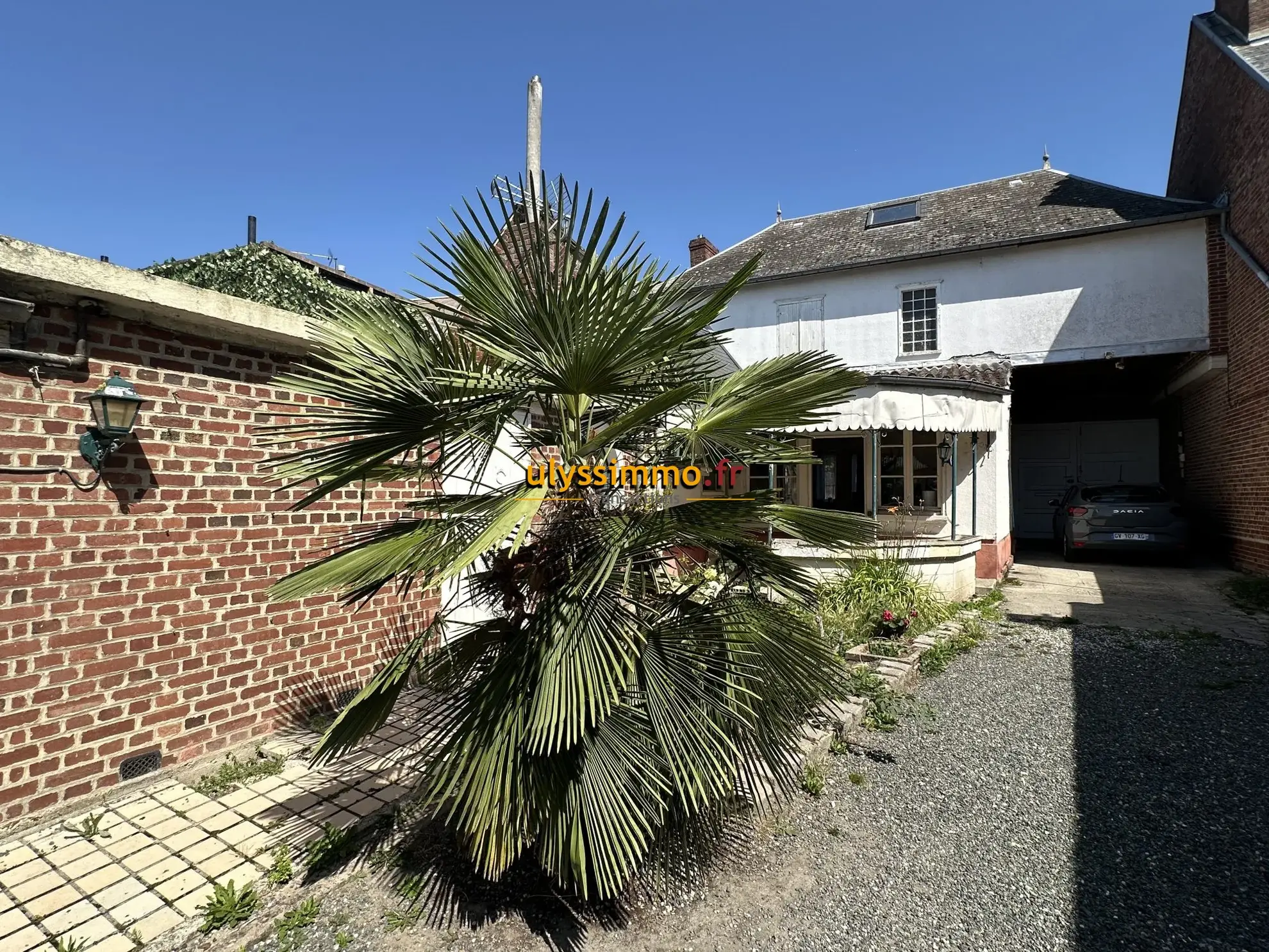 Maison ancienne à rénover avec jardin à Harbonnières 