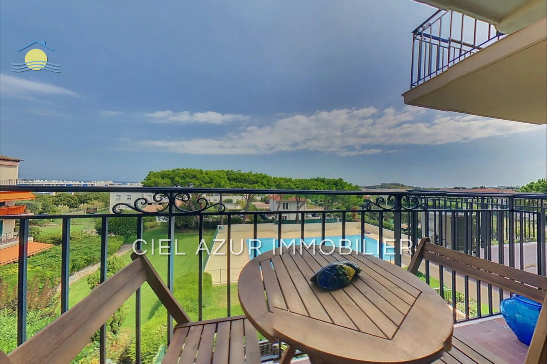 Appartement 2 pièces avec terrasses, piscine et parking à Antibes secteur Val-Claret