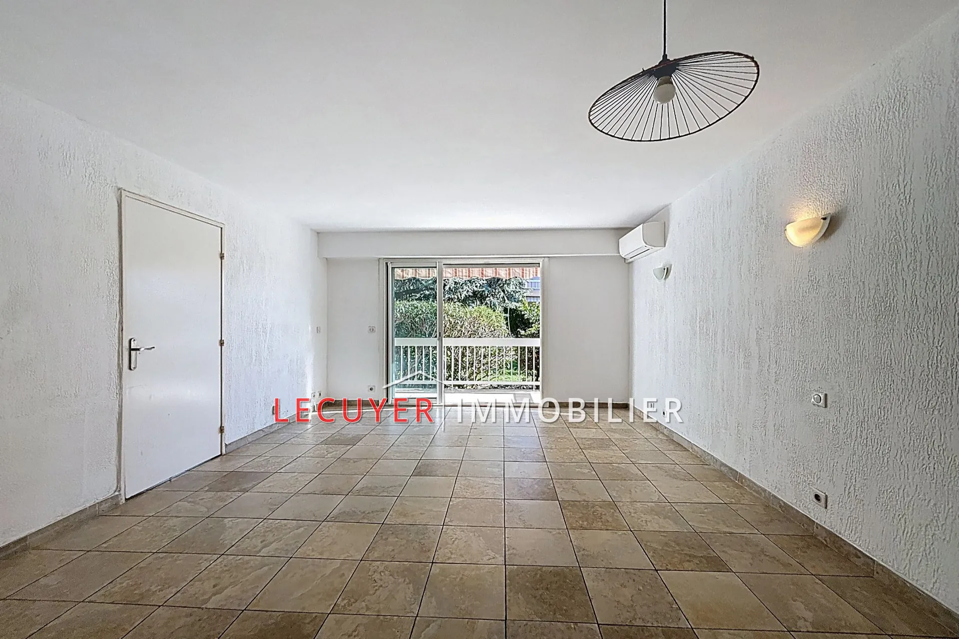 Appartement 3 pièces à Golfe Juan proche mer, parking et cave 