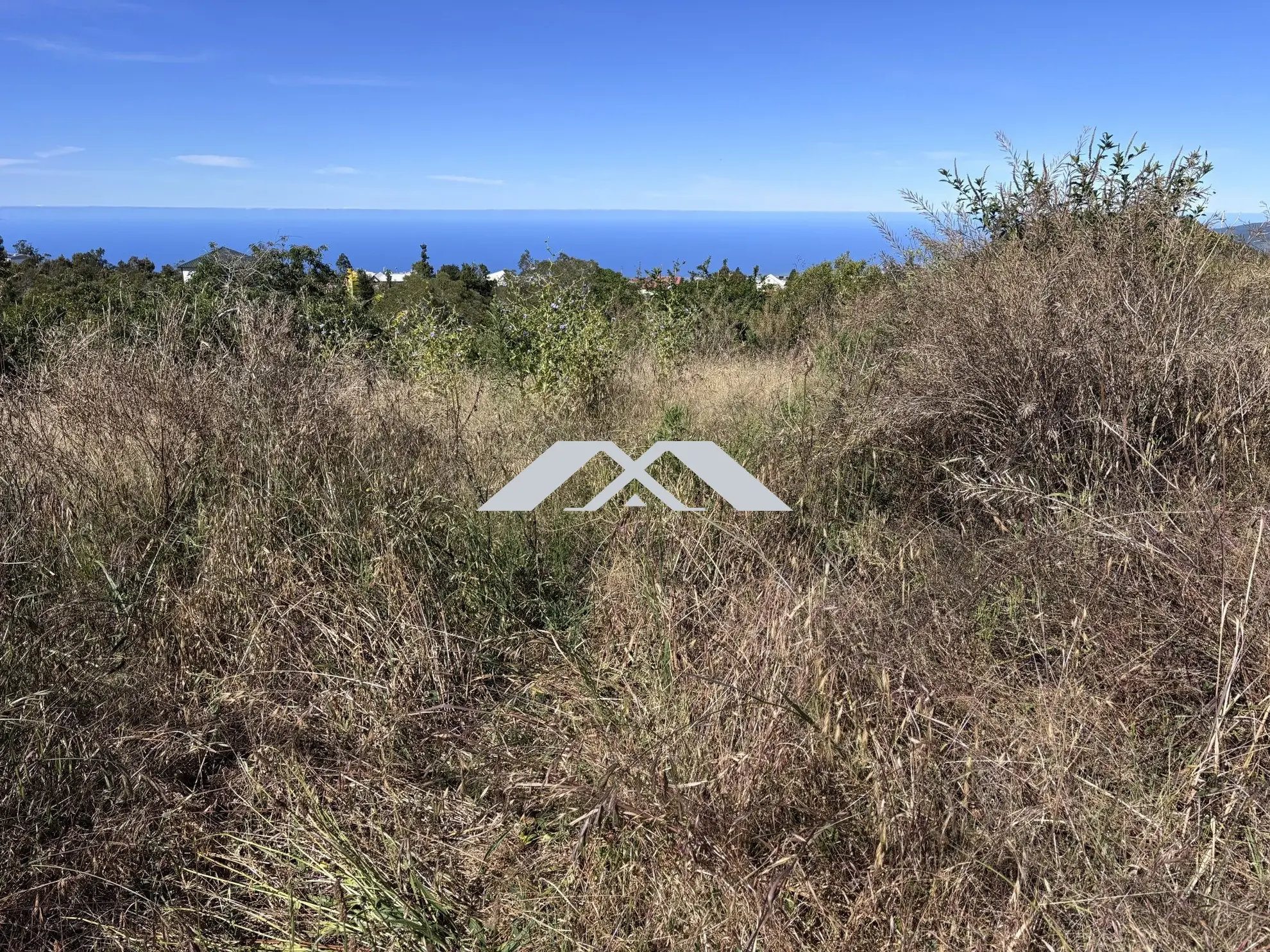 Terrain constructible de 1200 m² à la Plaine des Cafres avec vue mer et montagne 