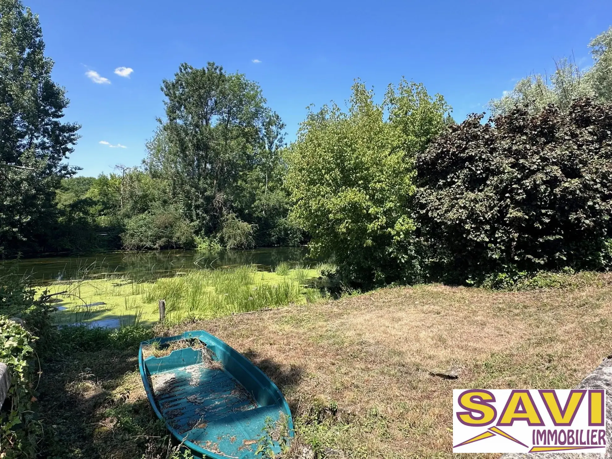 Parcelle au bord de l'aeu Belle maison rénovée avec jardin et vue sur la rivière à Fontenay-sur-Loing 