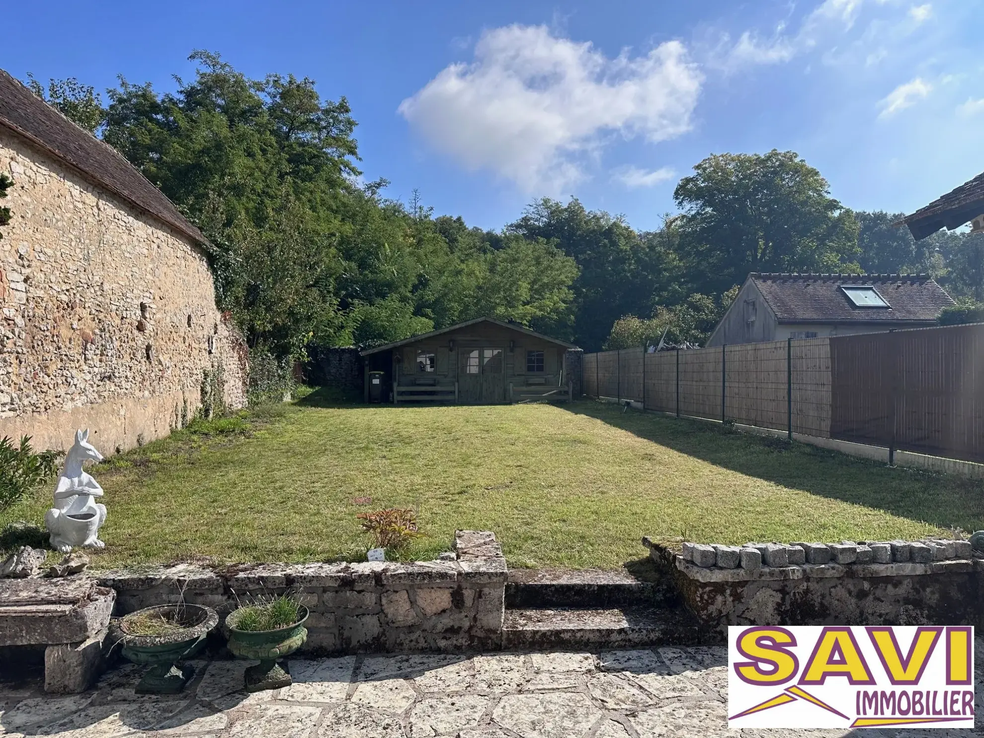 Jardin Belle maison rénovée avec jardin et vue sur la rivière à Fontenay-sur-Loing 