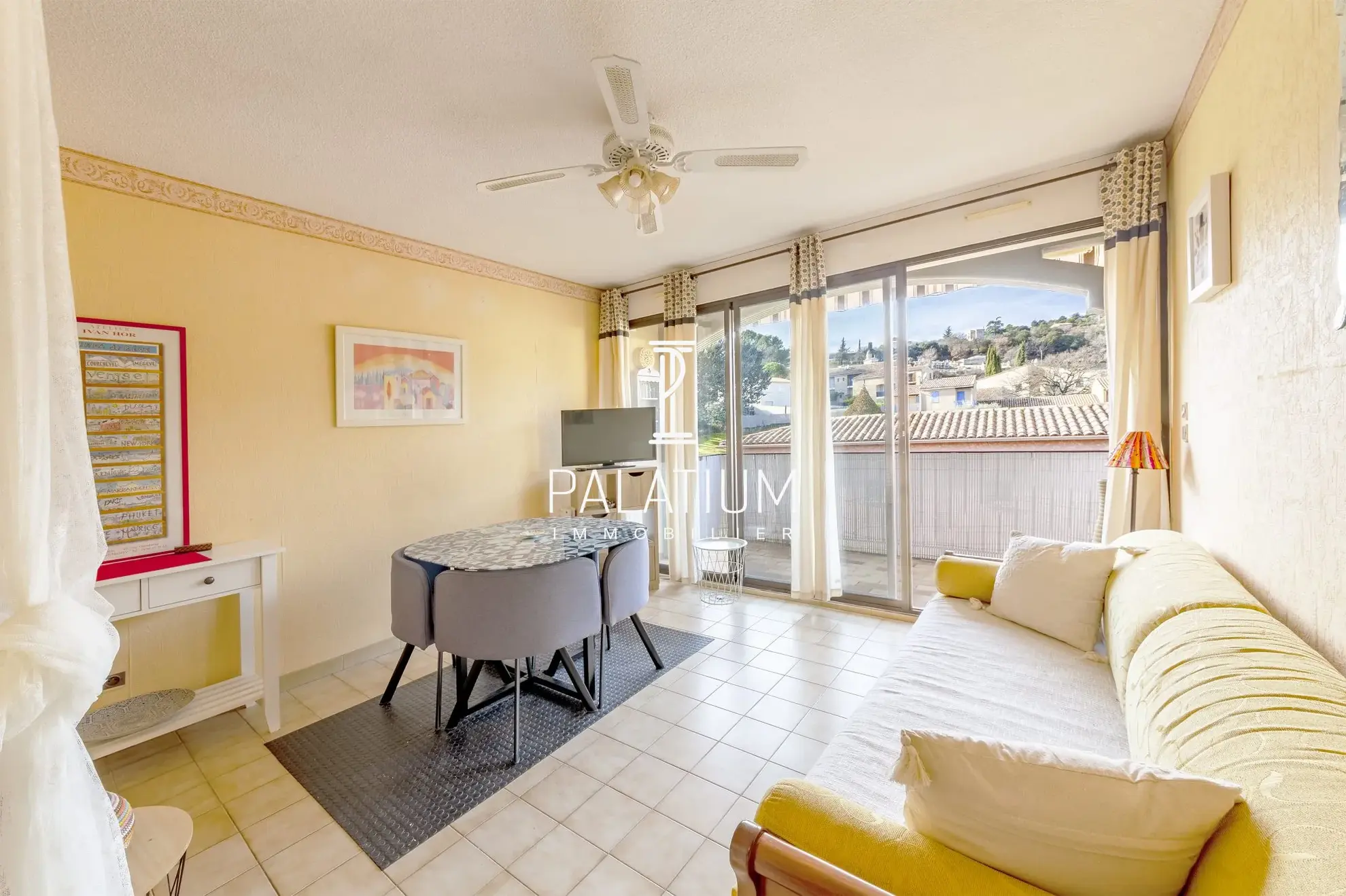 Bel appartement T2 avec balcon à Gréoux-les-Bains, proche centre