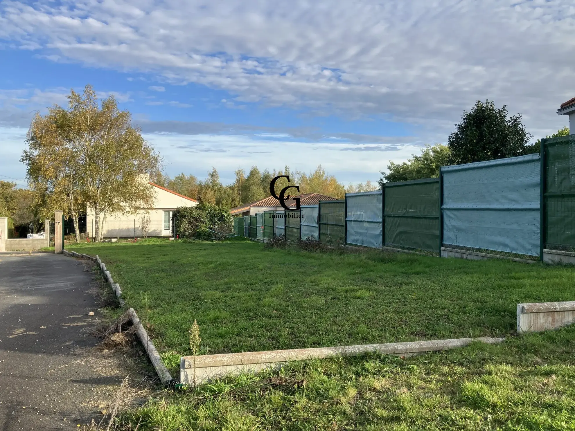 Terrain constructible à Vertou - 382 m², orientation Sud-Est, libre de constructeur