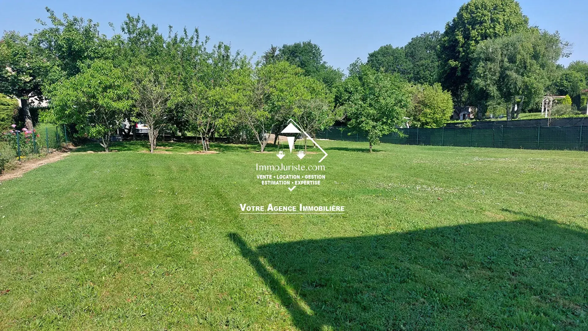 Terrain constructible à Saint-Junien de 886 m² en centre-ville