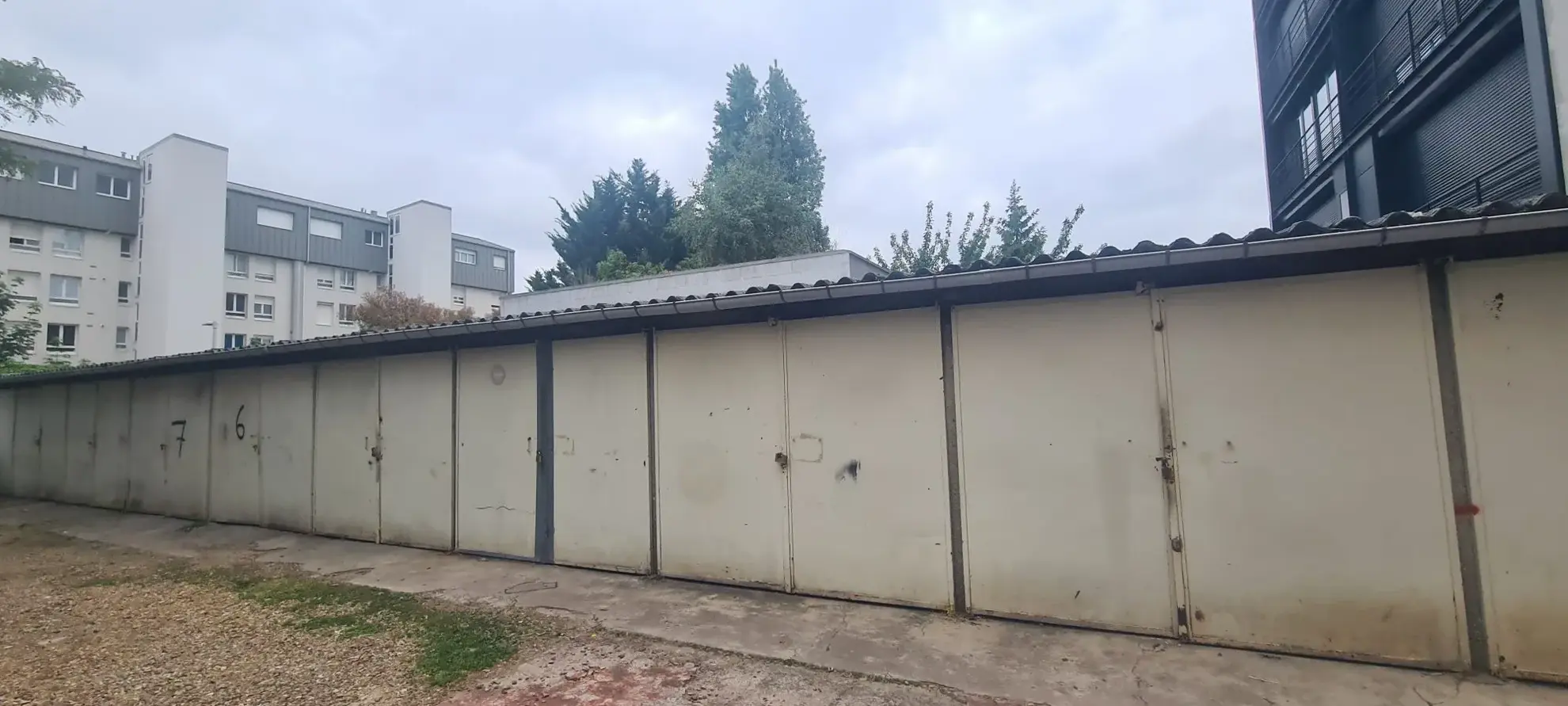 Investissez dans 10 boxes garages à Champigny-sur-Marne à revenu locatif élevé