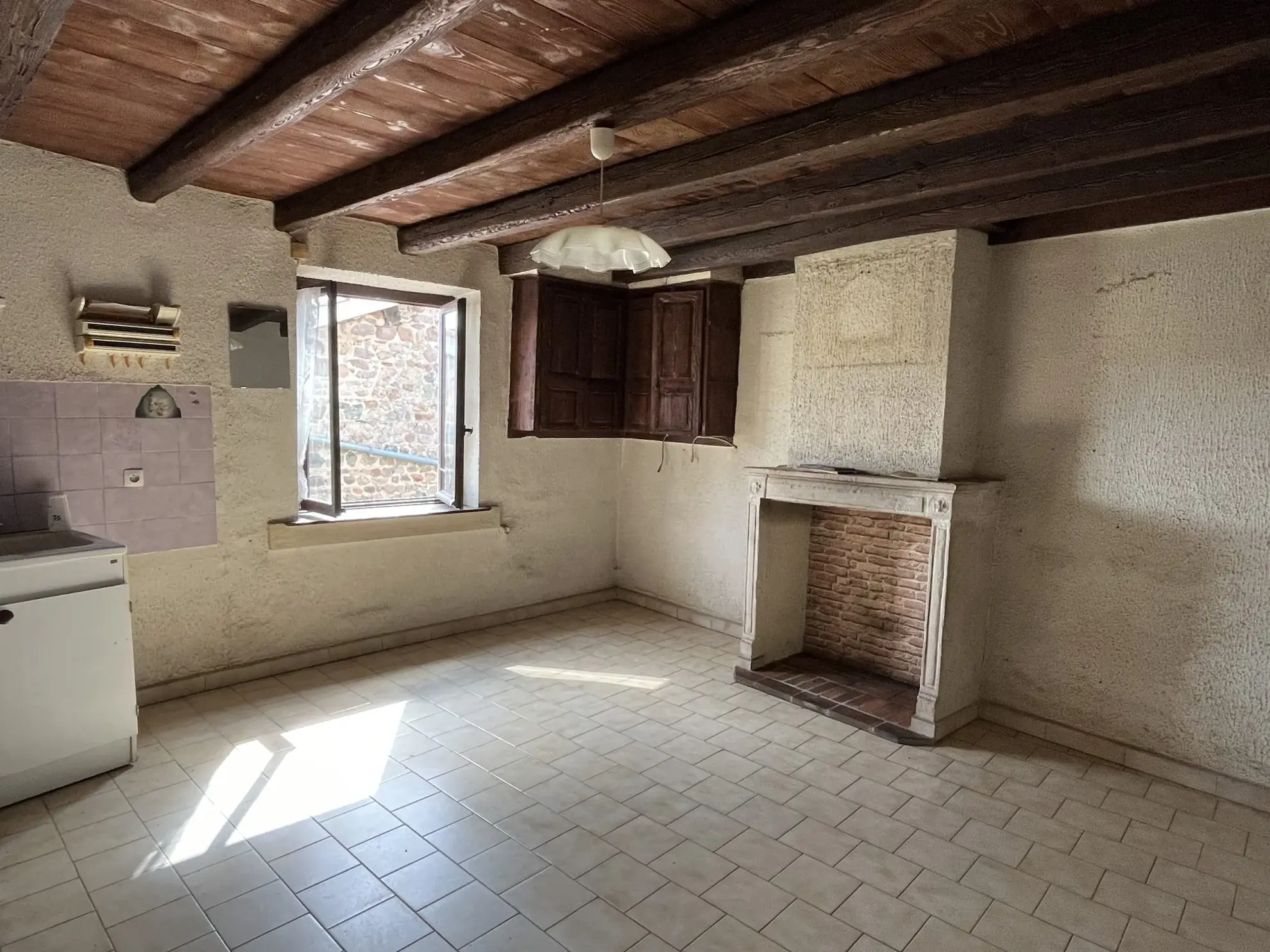 Maison à rénover avec potentiel d’extension au Perreton 