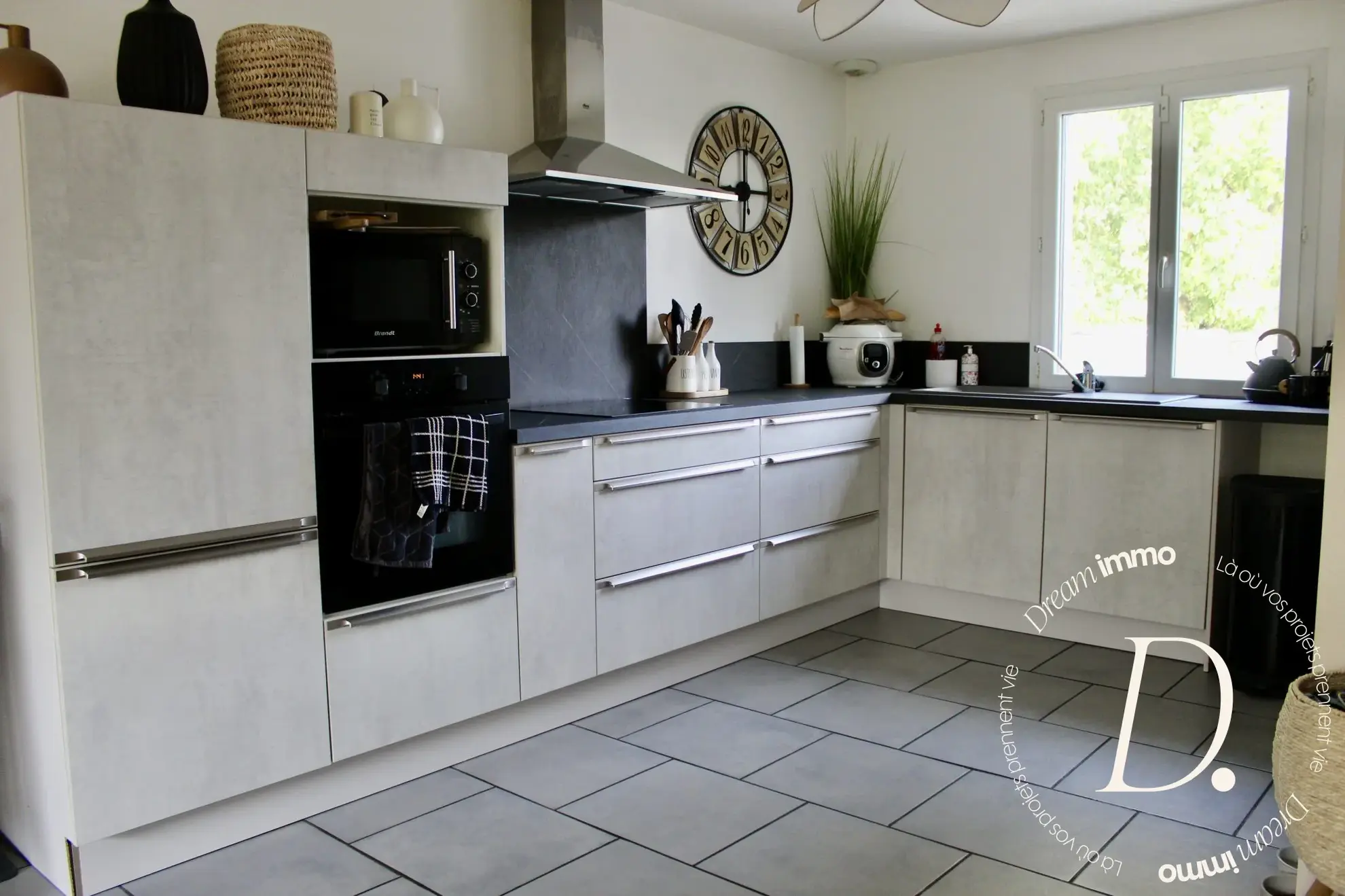 Maison mitoyenne à vendre à Alès avec terrasse et jardin privé 