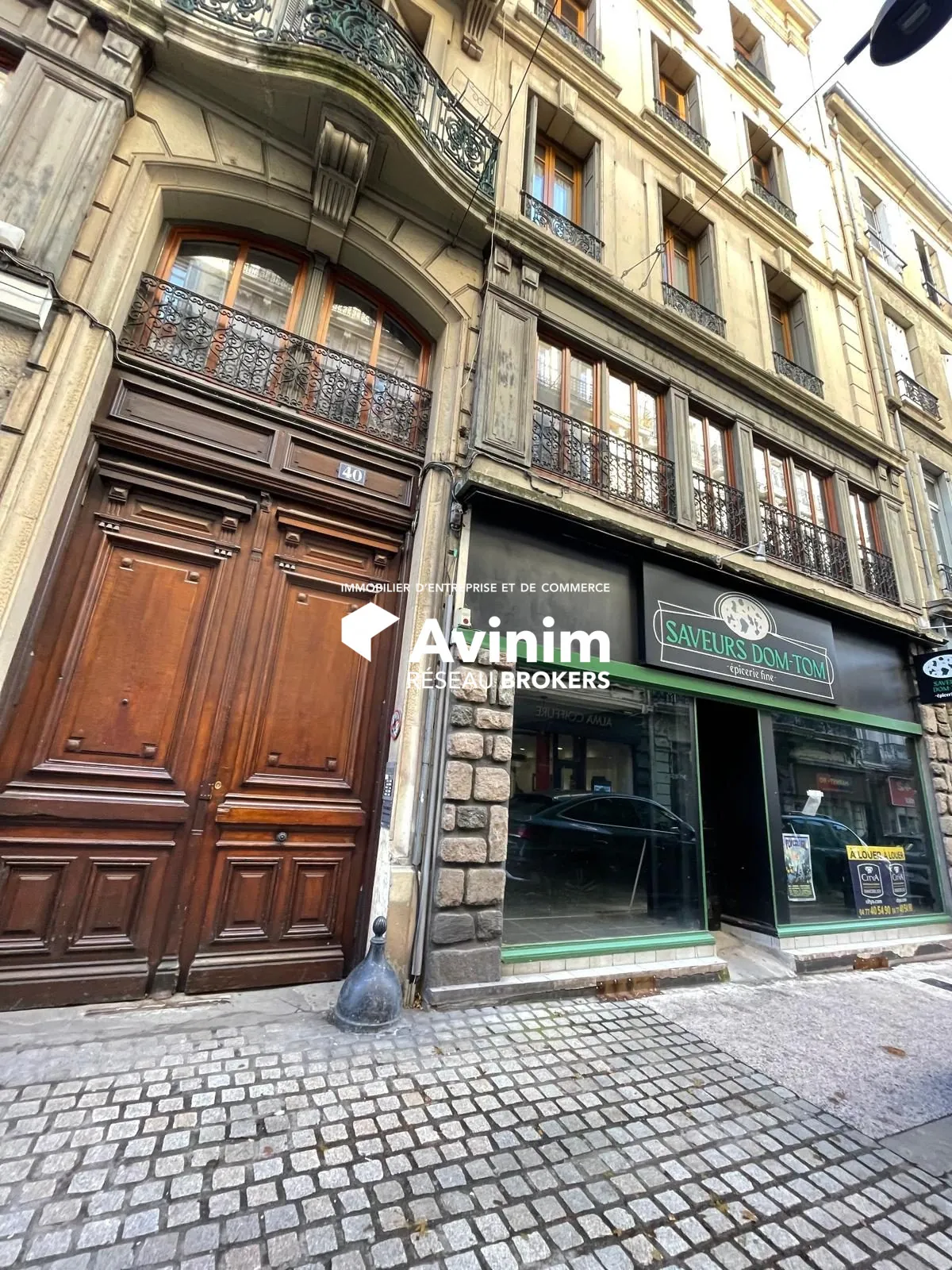 Local commercial rénové de 124 m² au centre-ville de Saint-Étienne