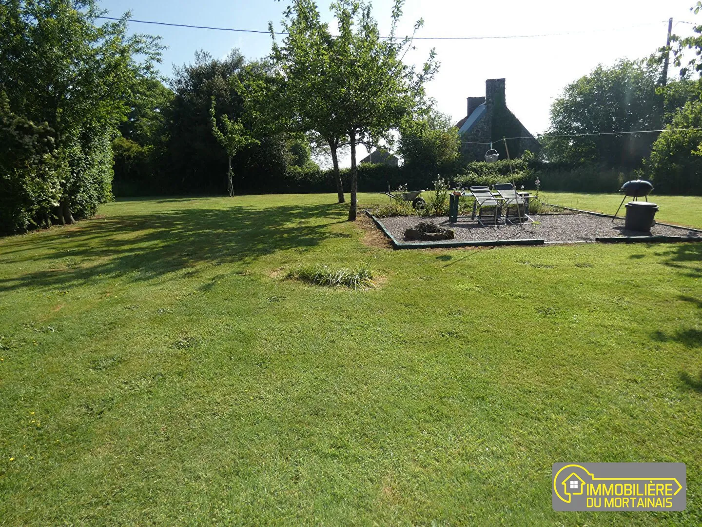 Maison à vendre à Tinchebray-Bocage - 66 m² avec terrain de 4992 m² en Normandie 