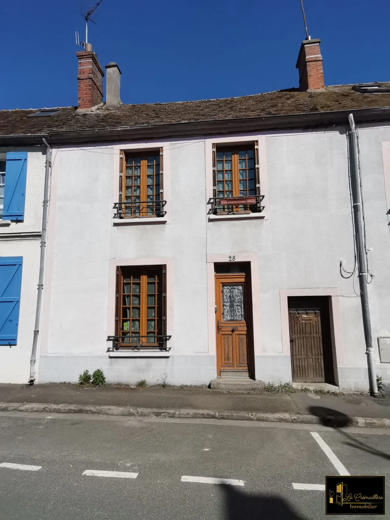 Maison de ville à vendre à Sainte Mesme - Potentiel de rénovation et espace extérieur