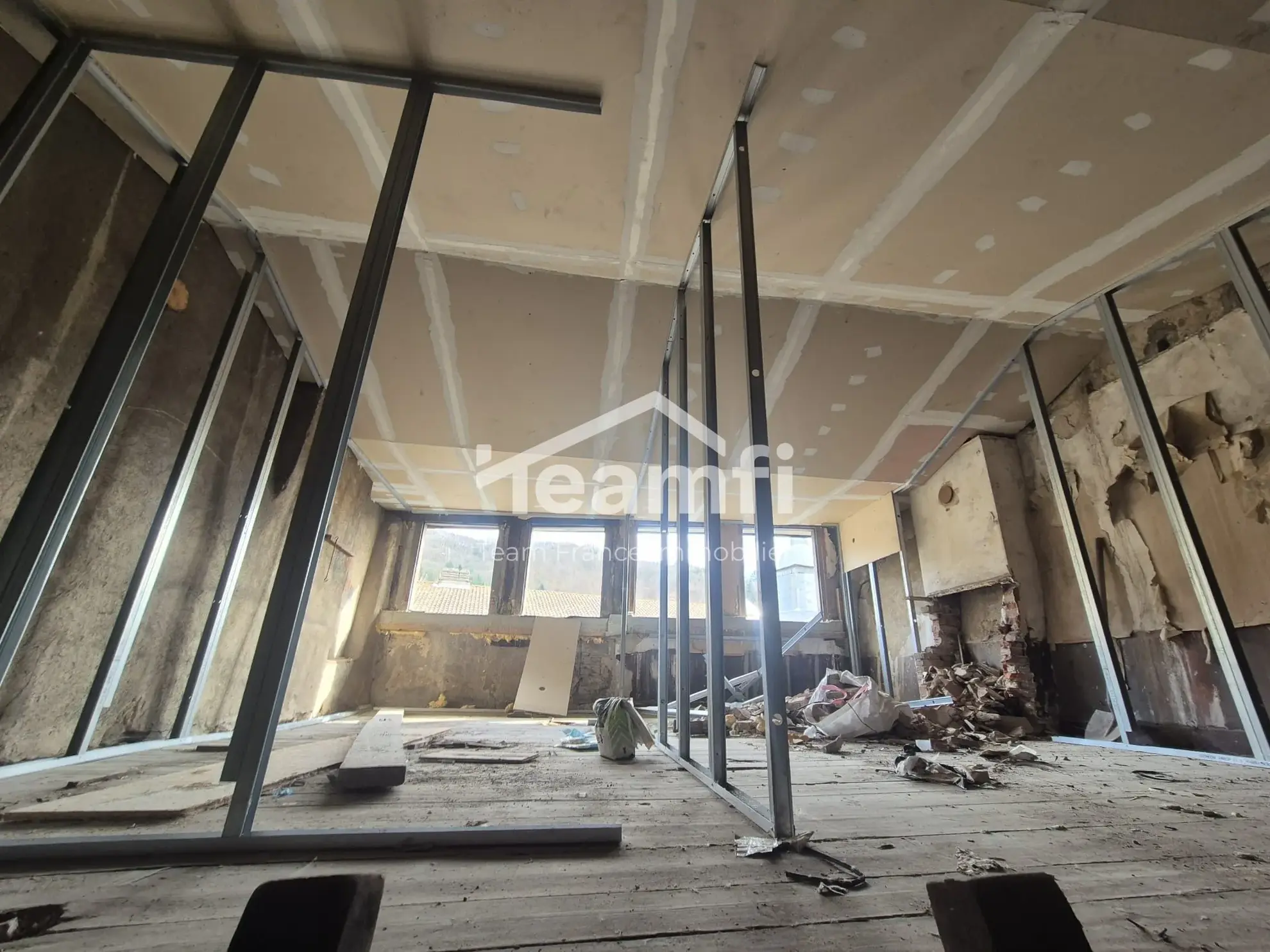 Maison de bourg à rénover à Thiers – Opportunité d’investissement