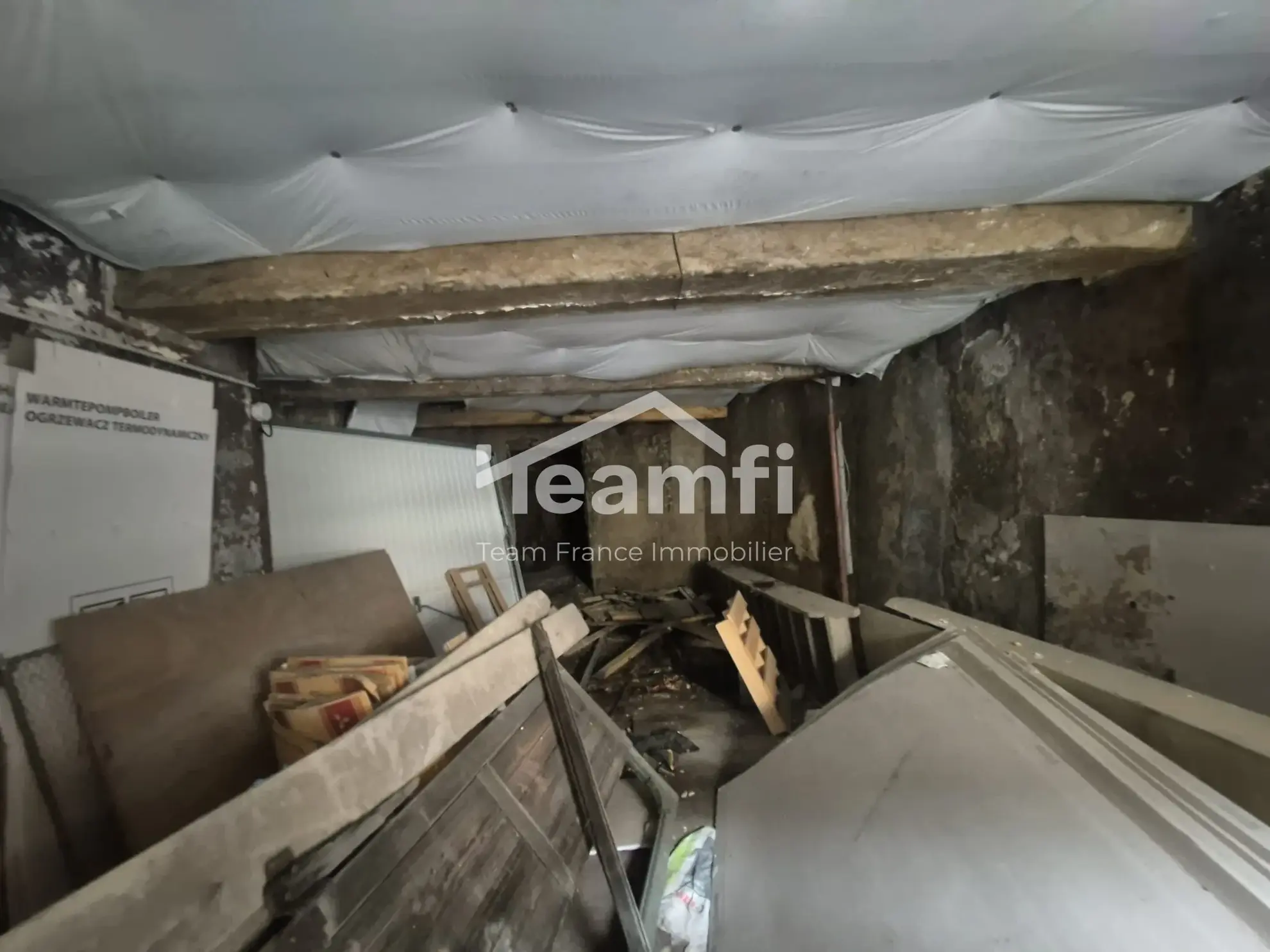 Maison de bourg à rénover à Thiers – Opportunité d’investissement 