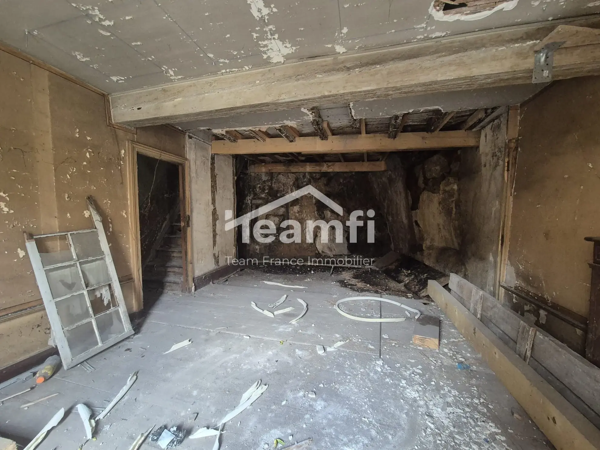 Maison de bourg à rénover à Thiers – Opportunité d’investissement 