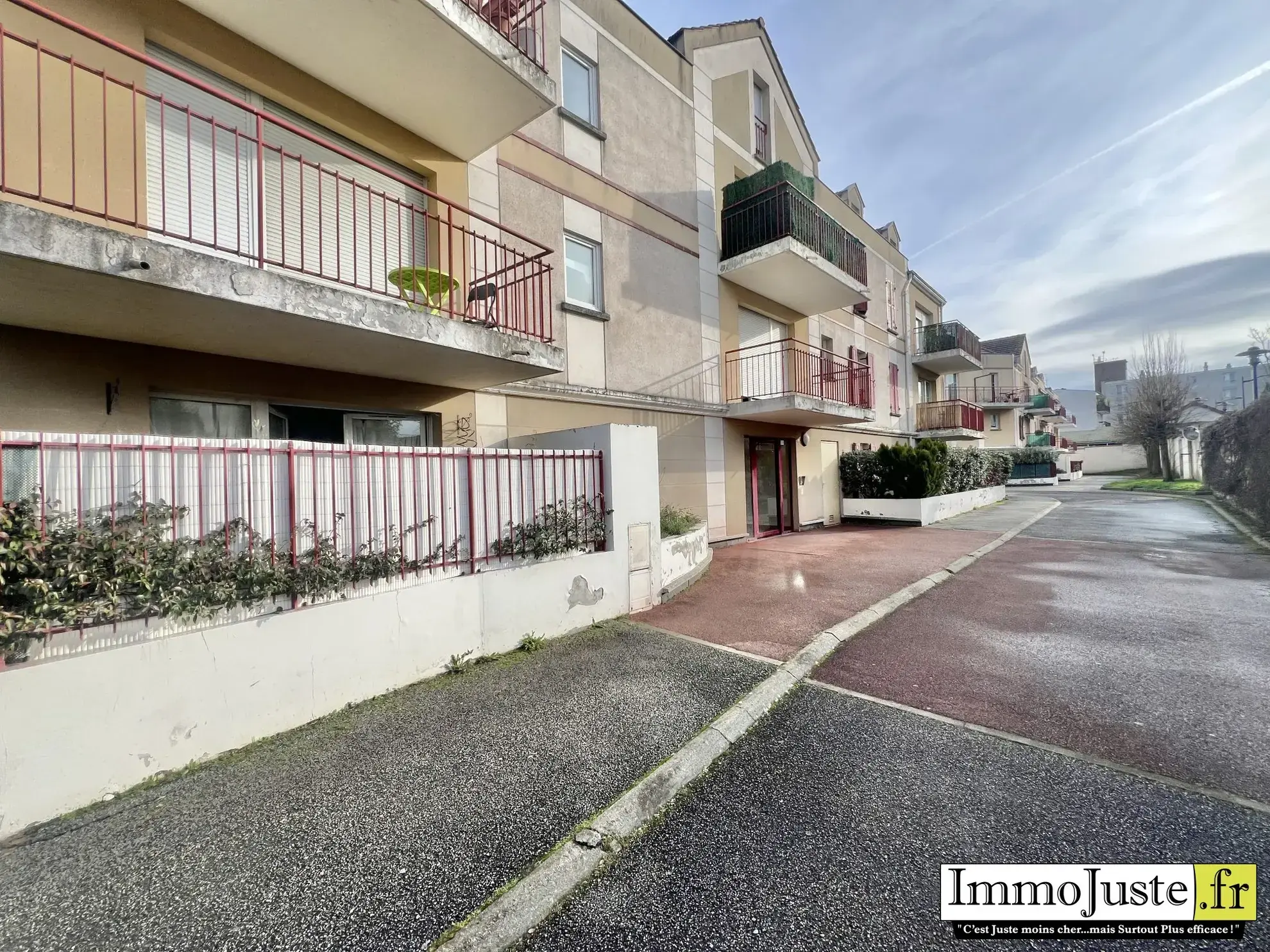 Box de 13 m² à Trappes - Investissement sécurisé en centre-ville