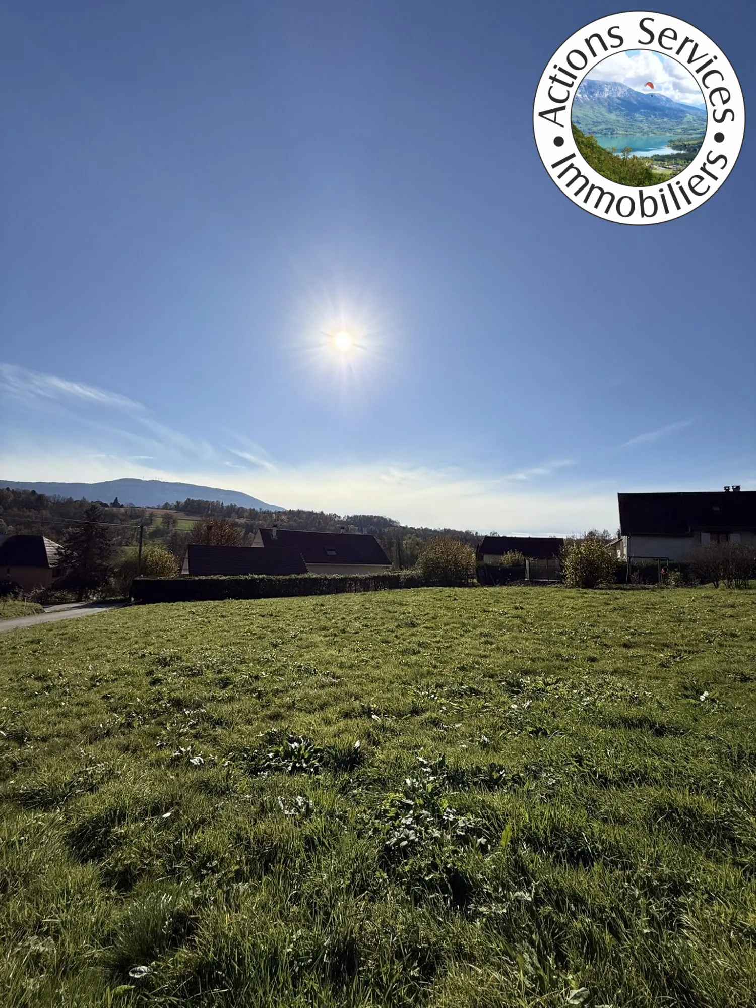 Terrain à bâtir de 866 m² avec vue panoramique à Novalaise 