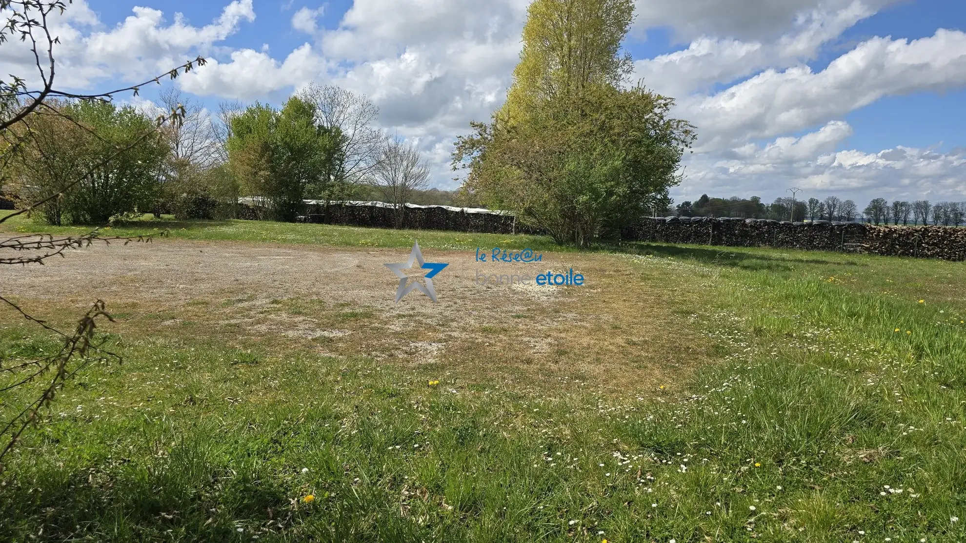 Terrain constructible de 1049 m² à Richebourg proche autoroute A5 