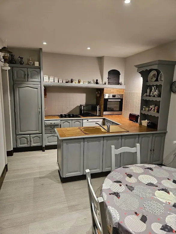 Grande maison familiale avec dépendance à La Châtaigneraie, 167 m²