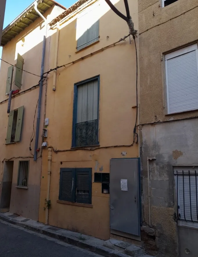 Petit immeuble de 3 studios à rénover à Perpignan, bon potentiel d'investissement