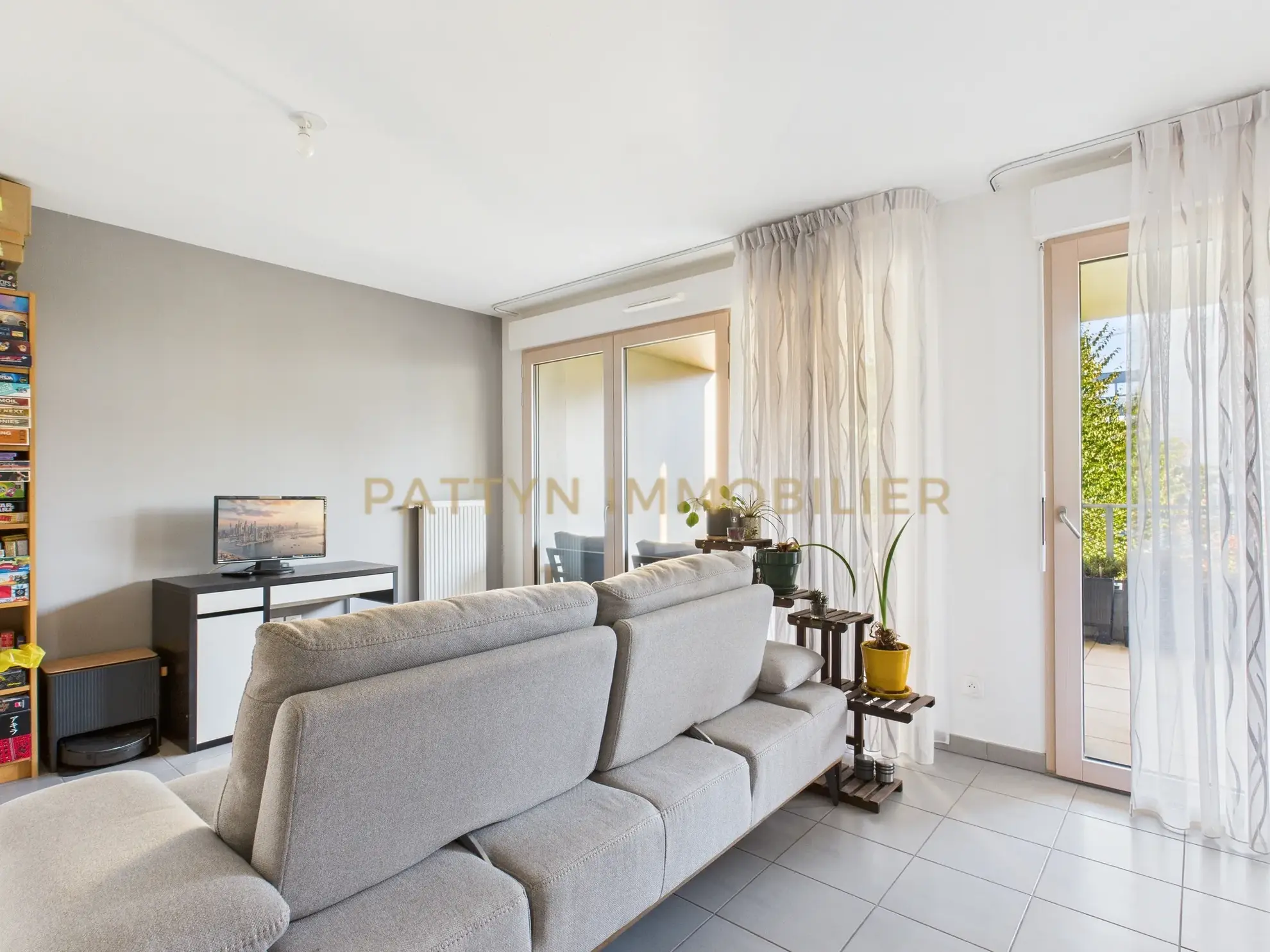 Charmant T3 récent avec loggia et garage à Villeurbanne, proximité transports et universités 