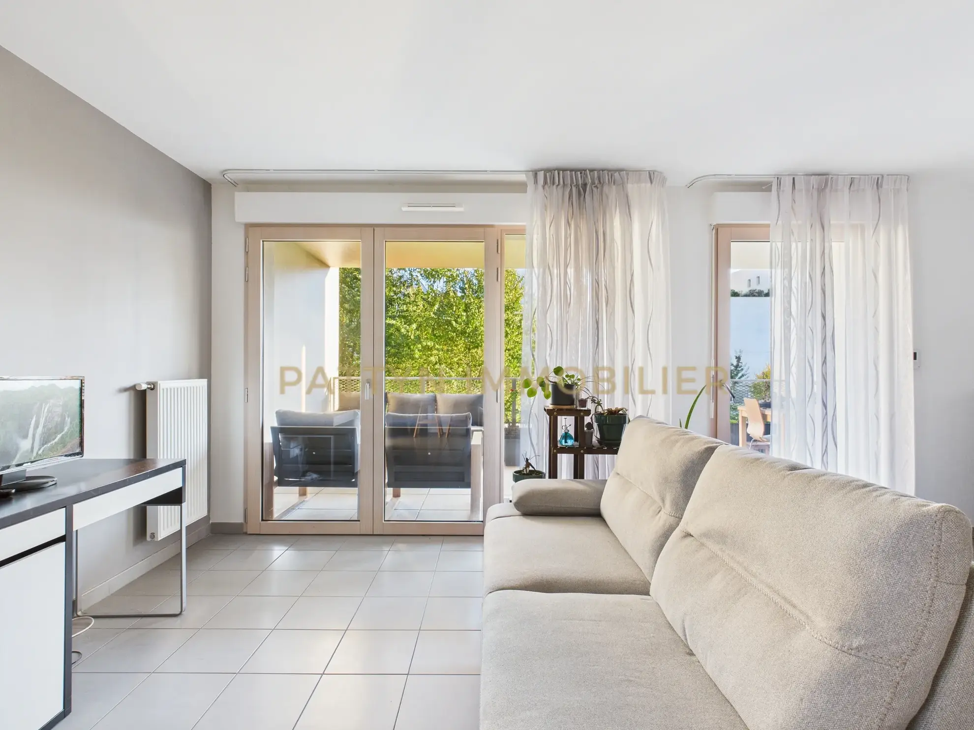 Charmant T3 récent avec loggia et garage à Villeurbanne, proximité transports et universités 