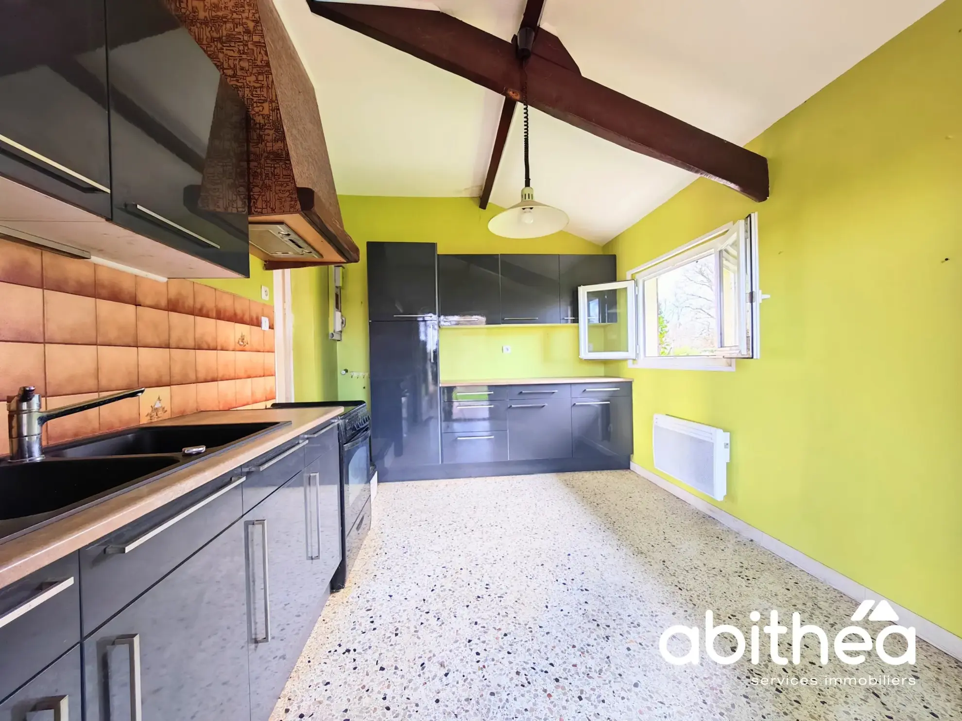 Maison familiale à Coutras avec grand terrain et potentiel de rénovation 