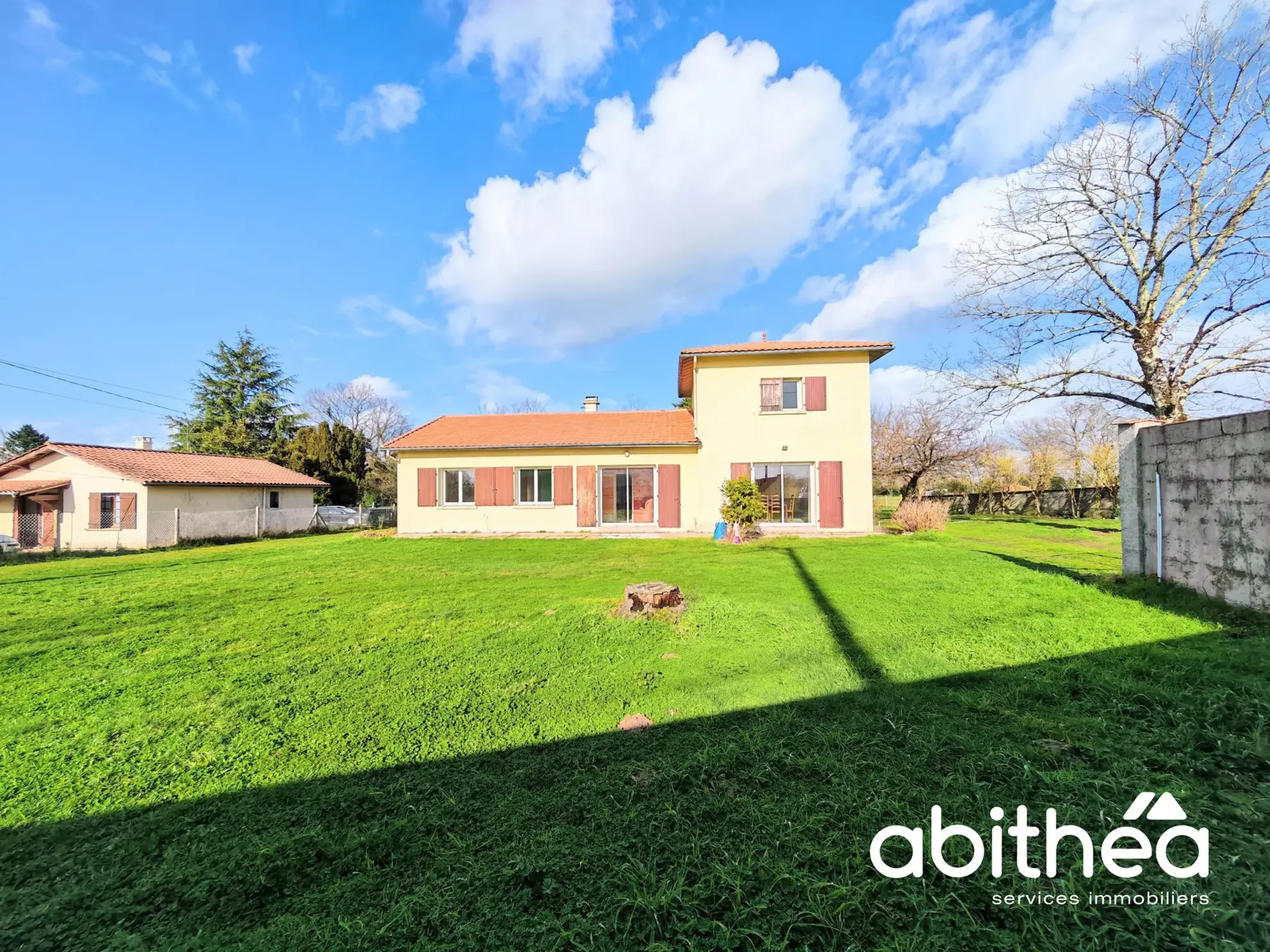 Maison familiale à Coutras avec grand terrain et potentiel de rénovation