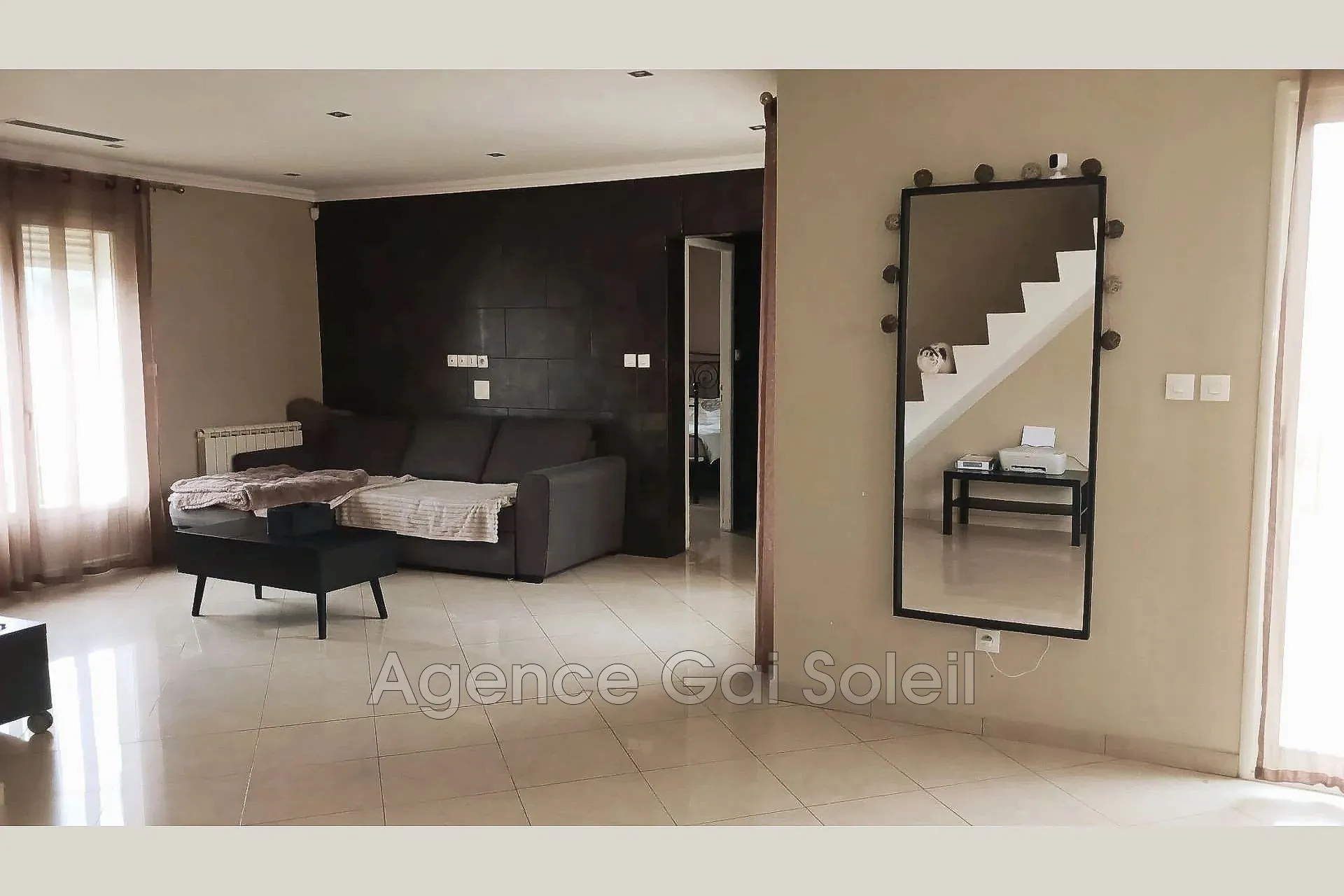 Villa provençale à Nissan-lez-Enserune avec piscine et jardin de 482 m²