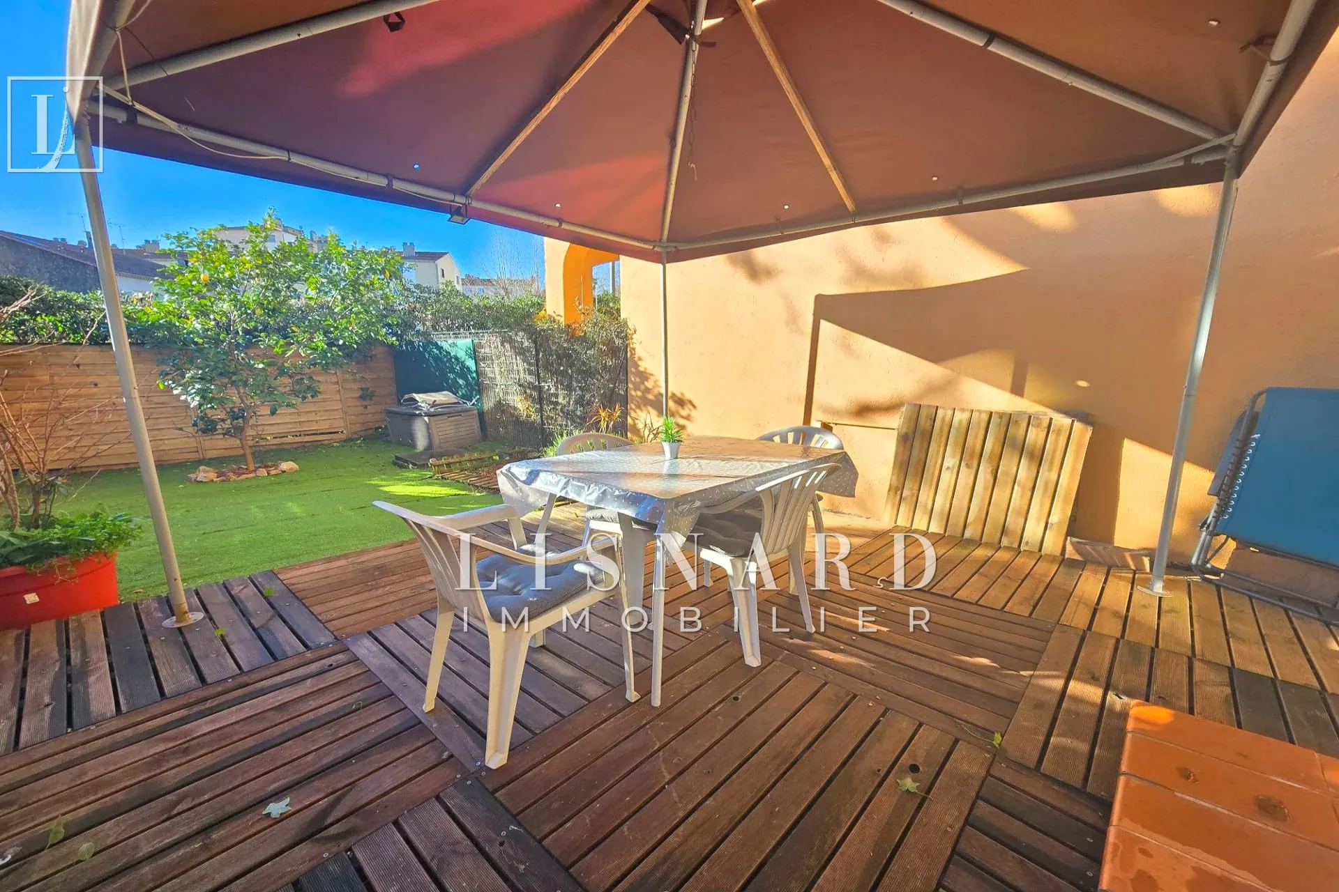 Appartement F1 en Rez-de-Jardin avec Jardin et Terrasse à Vallauris