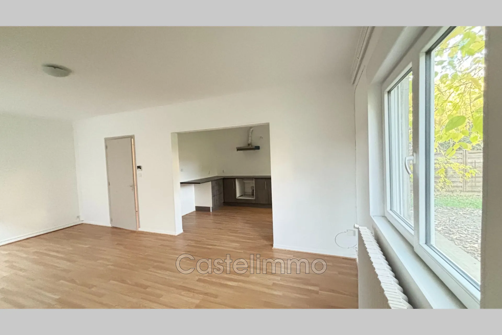 Maison de type 6 avec espace professionnel et jardin à Lafitte 82100