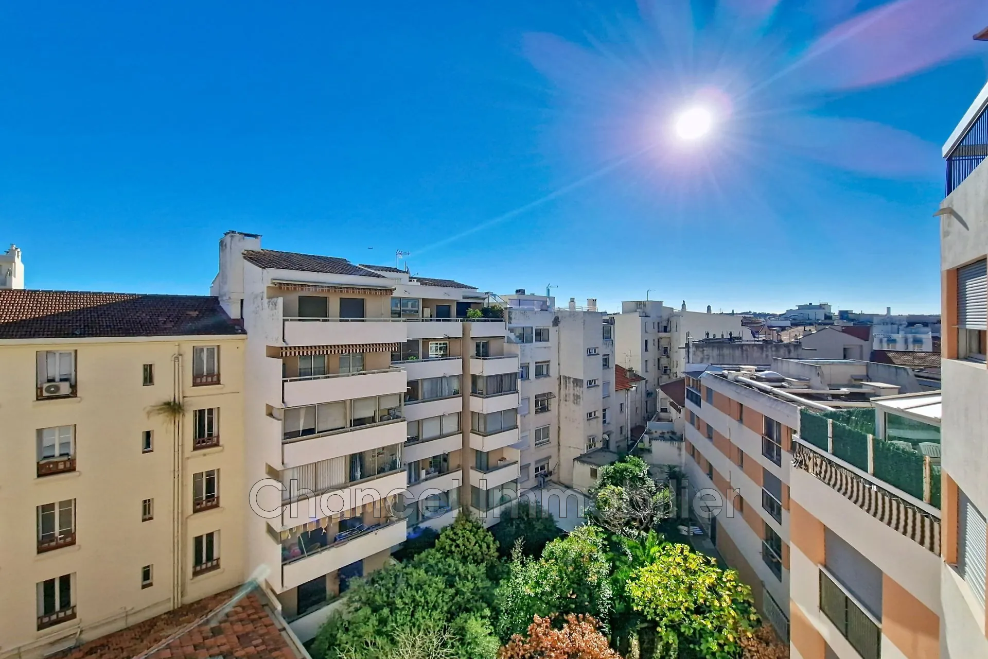 Studio lumineux à Antibes proche Gare, port et vieille ville