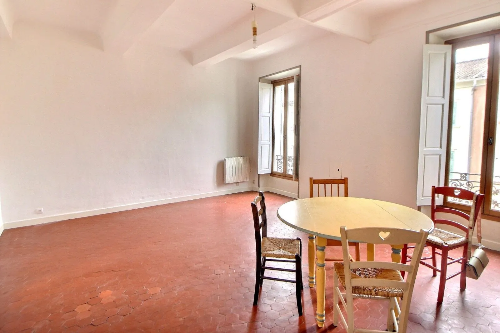 Maison de ville à Gonfaron - 5 pièces, 162 m² avec cave authentique et proximité gare