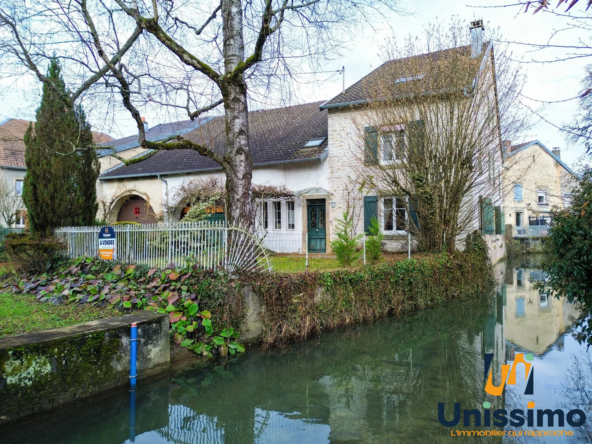 Ferme mitoyenne rénovée à Saint-Maurice-Colombier - Charme et volume