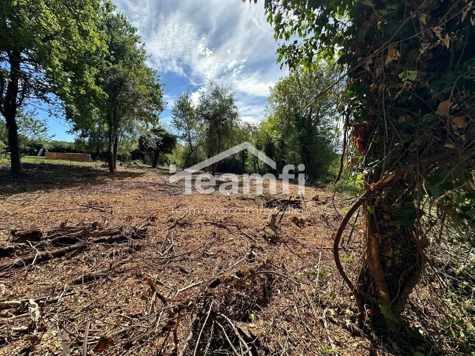 Terrain constructible Ud1 à Thiers proche commerces et services