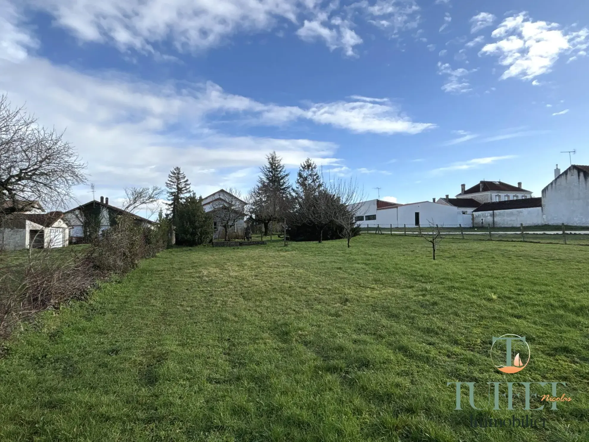 Terrain à vendre à Chaillevette – environnement calme et construction possible 
