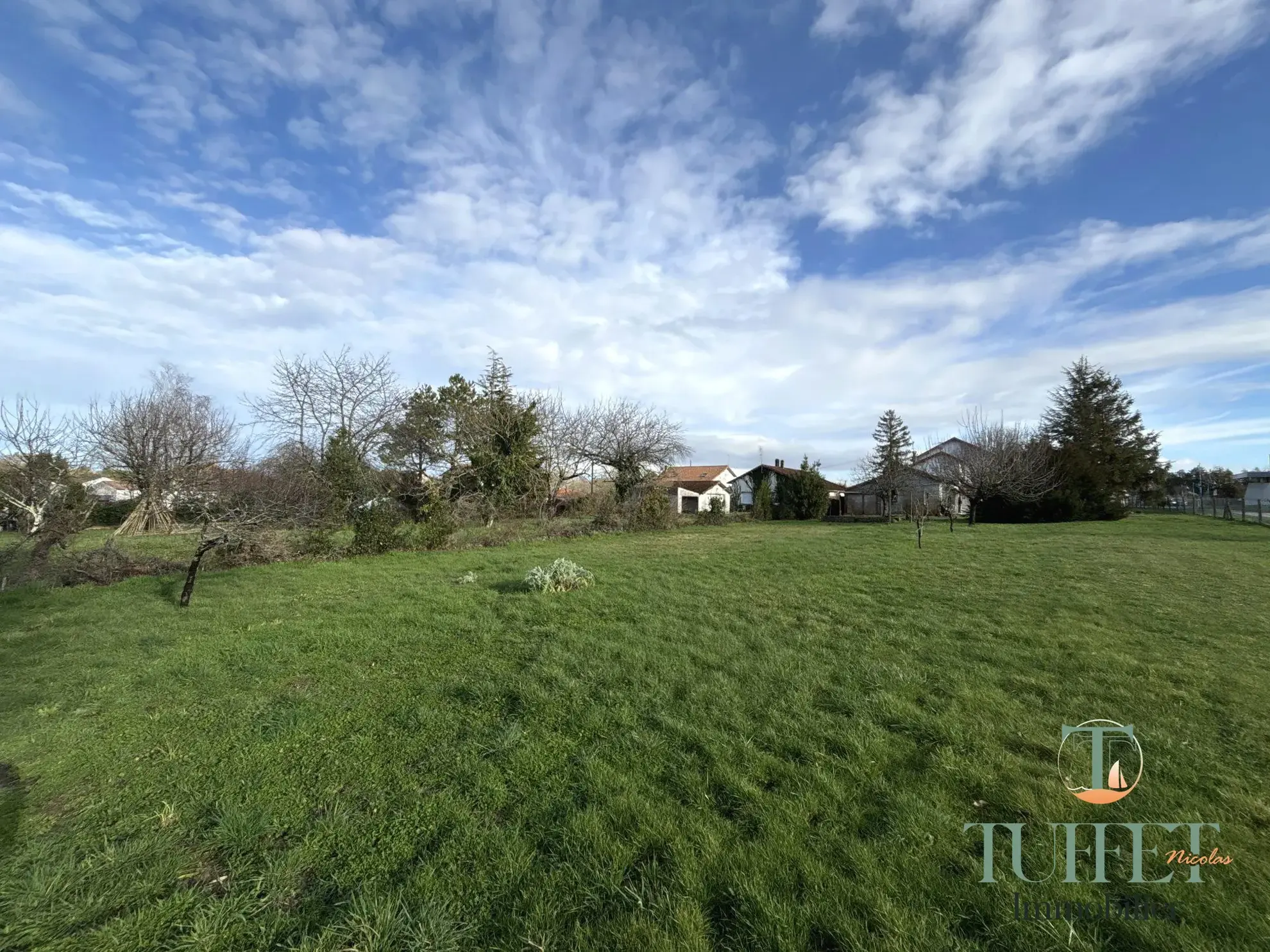 Terrain à vendre à Chaillevette – environnement calme et construction possible 