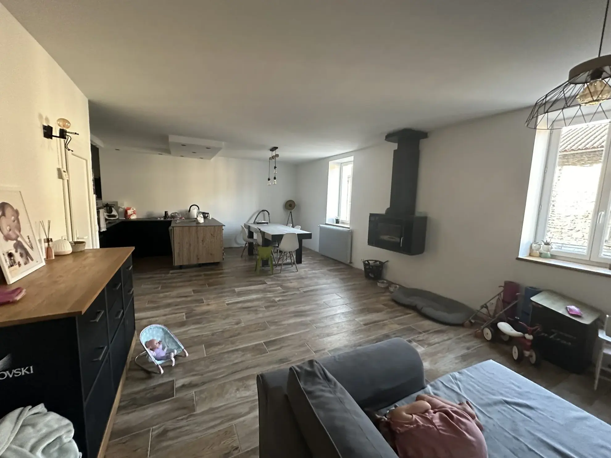 Maison 3 chambres à vendre à Beaujeu, lumineux avec terrasse et jardin privé 