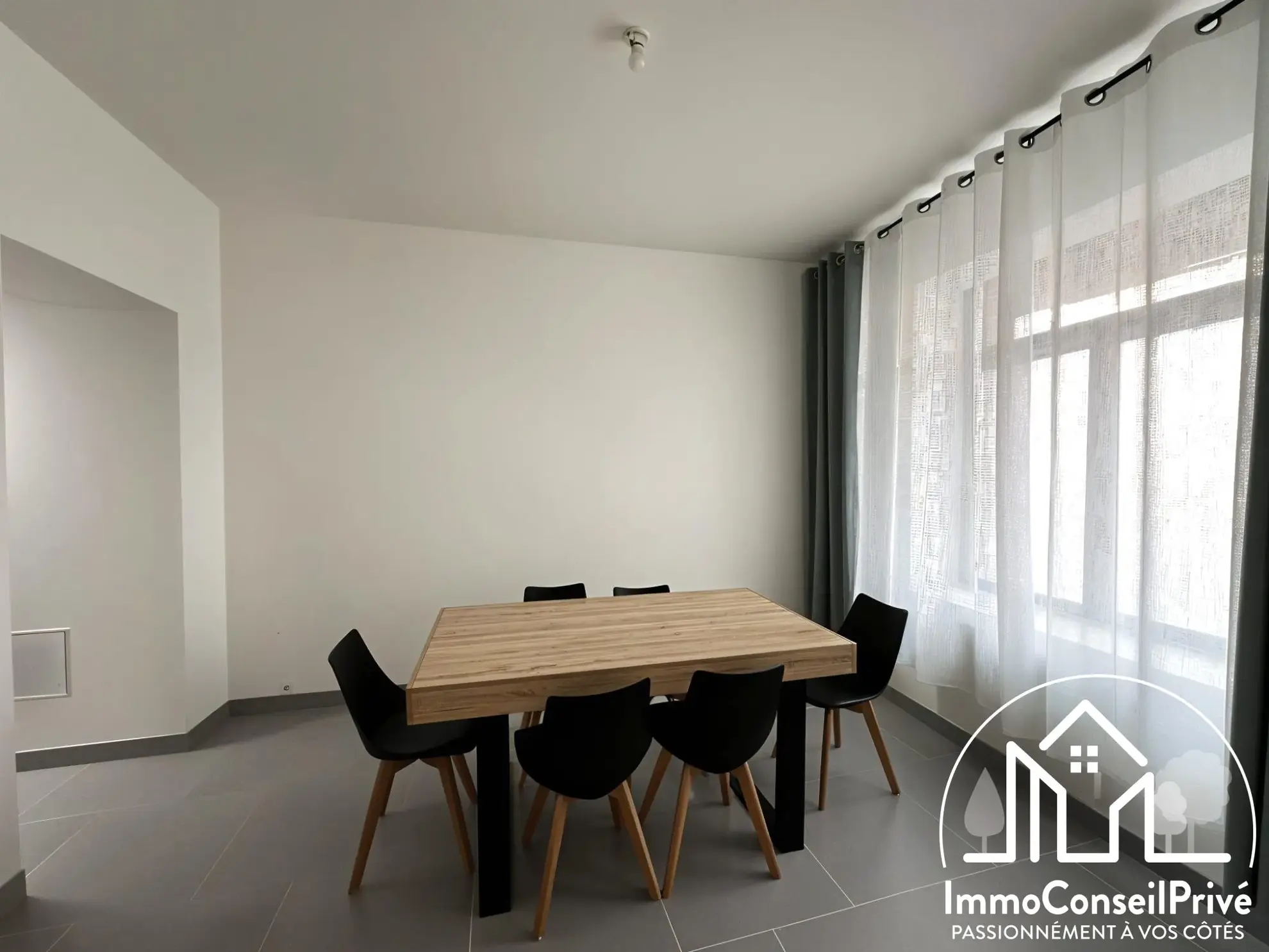 Maison semi-individuelle à Carvin avec cour, cave et proximité des commodités 