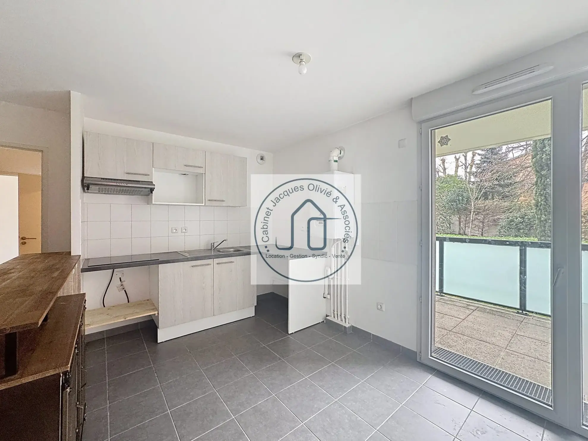 Appartement T3 récent avec terrasse et parking à Toulouse Trois Cocus