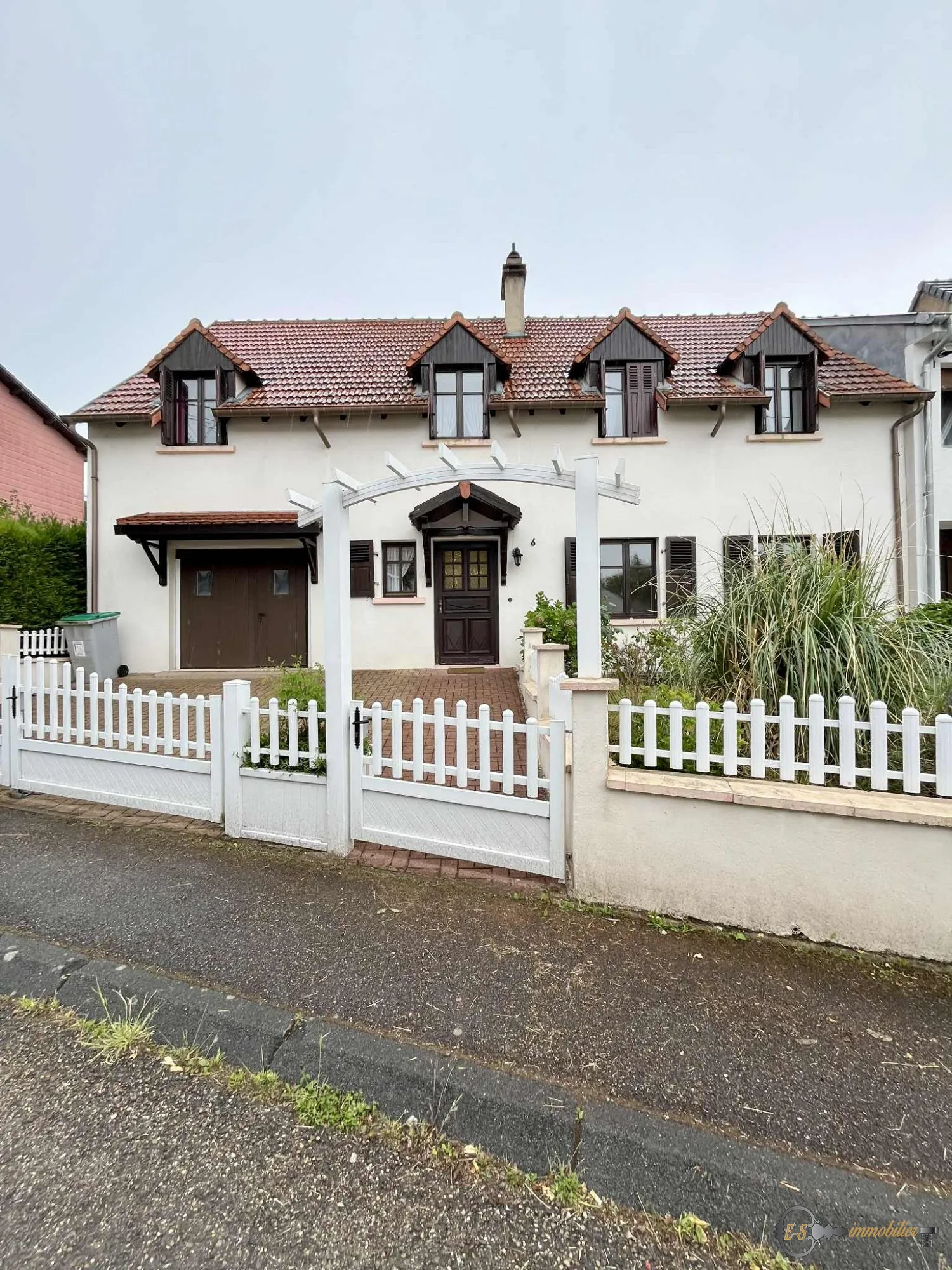 Maison semi-mitoyenne à Ippling avec grand extérieur et potentiel