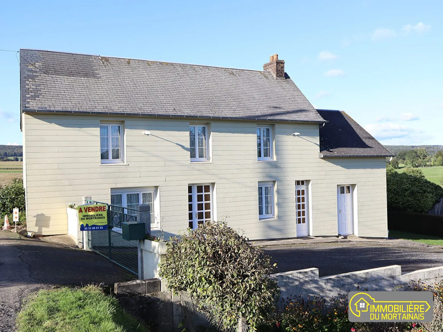 Maison à vendre à Barenton avec 2 chambres et grand terrain - Opportunité rare