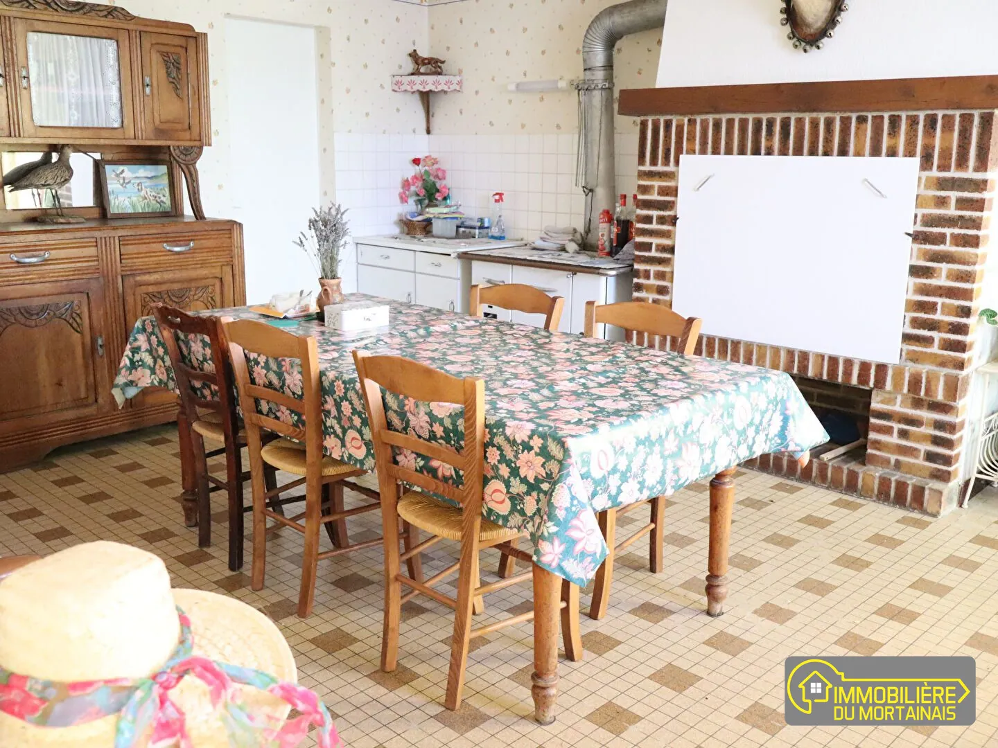 Maison à vendre à Barenton avec 2 chambres et grand terrain - Opportunité rare 