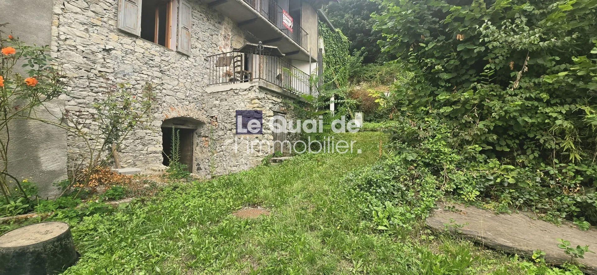 Maison spacieuse à Saint-Pierre-d'Albigny avec dépendance et fort potentiel