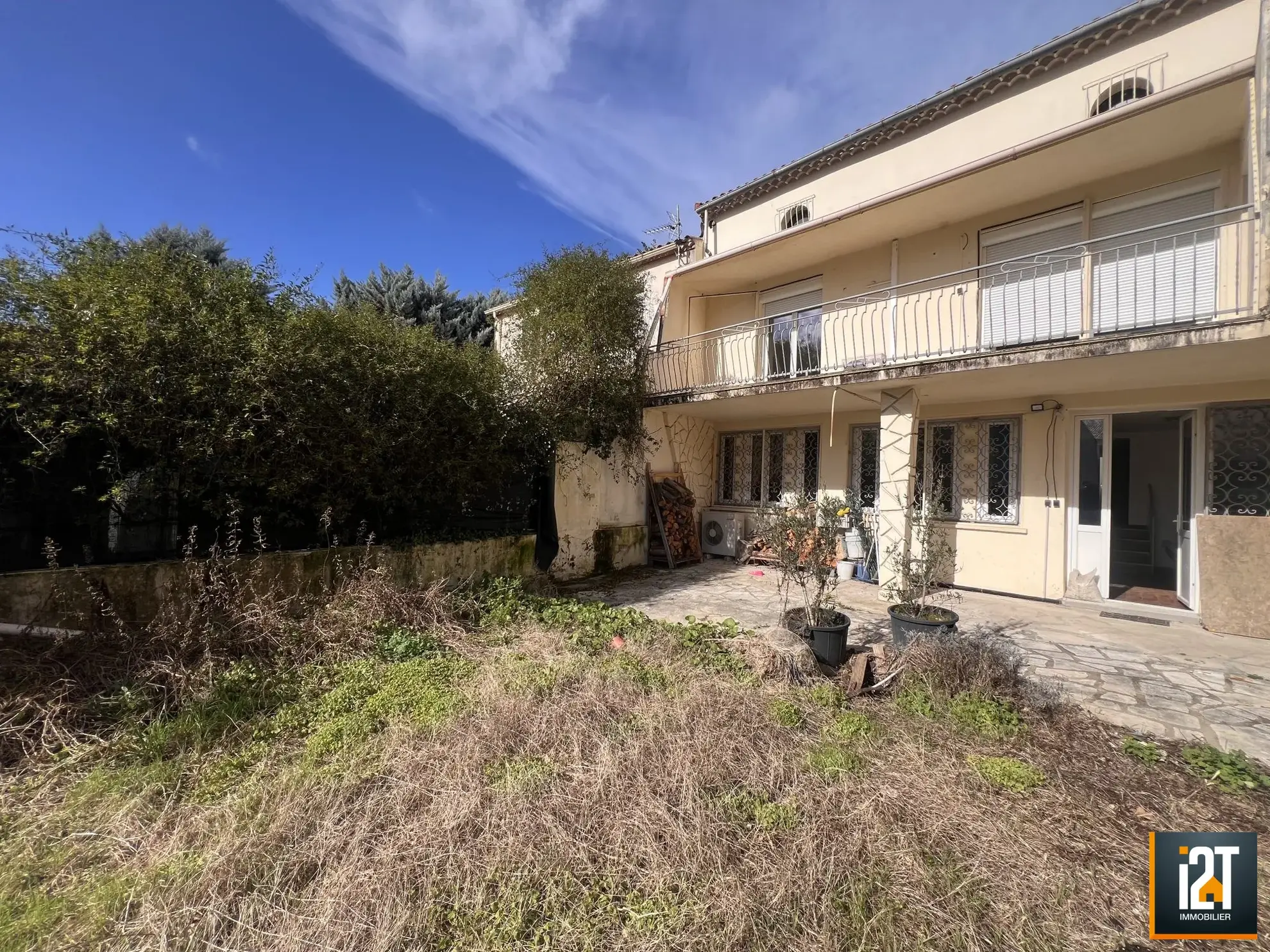 Maison mitoyenne à vendre à Alès - 132 m² avec terrasse et jardin