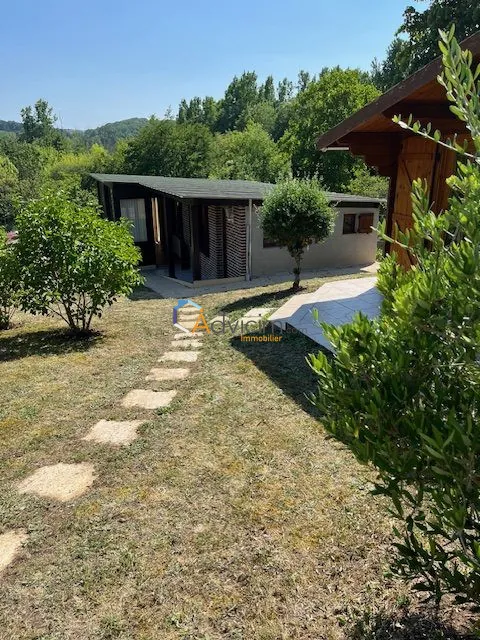 Chalet de charme avec vue panoramique et grand jardin à Château-Renard