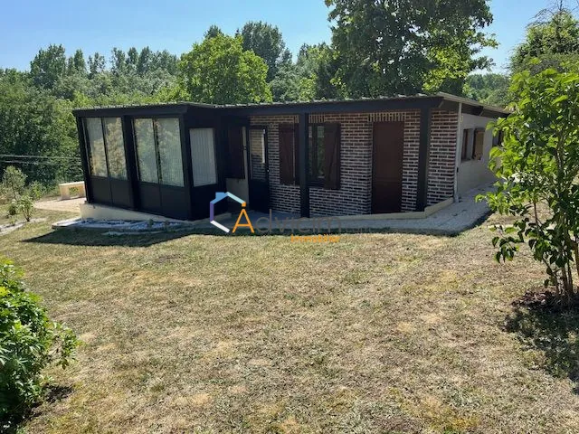 Chalet de charme avec vue panoramique et grand jardin à Château-Renard 