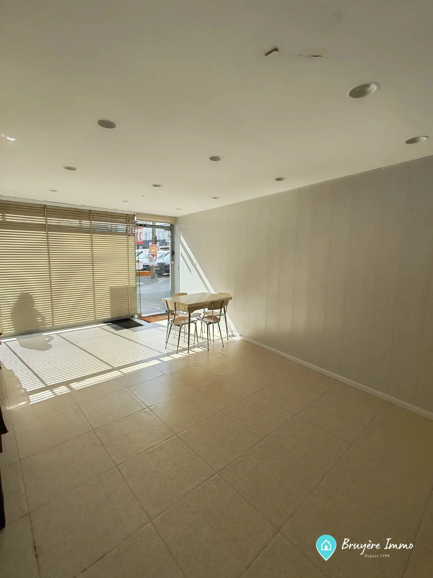 Ensemble immobilier mixte à Hirson avec commerce et appartement - Prix attractif 